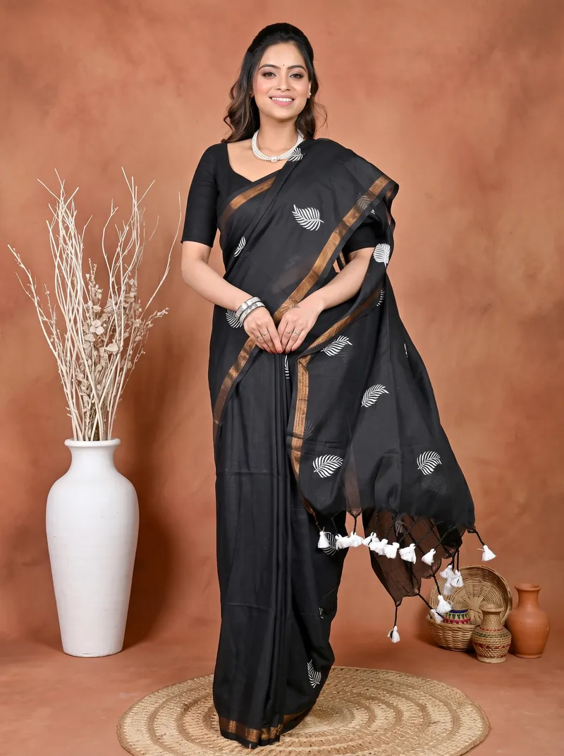 DipDiya Cotton Blended Black Parin Tradition in Every Thread Handloom Sarees