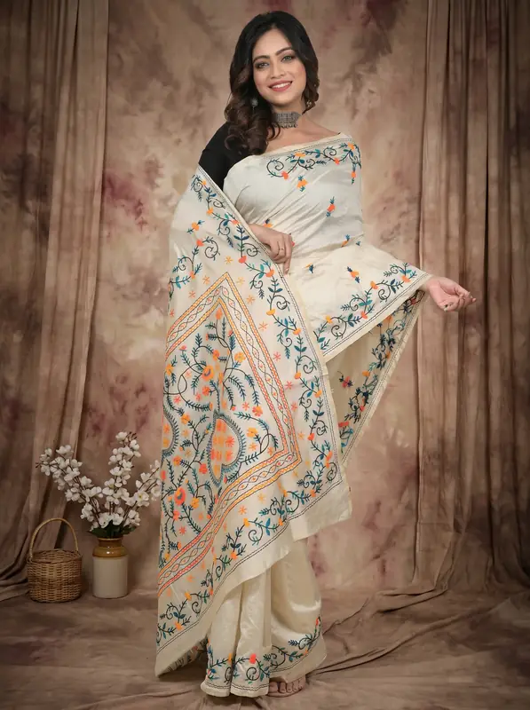 DipDiya Cotton Off-White Piaja Timeless Bengal Kantha Stitch Sarees