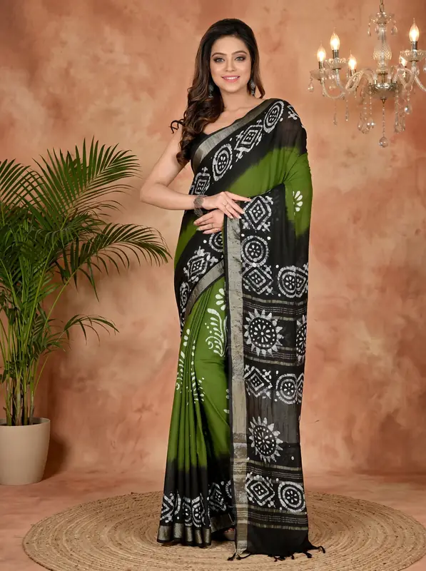 DipDiya Pure Cotton Dark Green Batika Bengali Heritage Batik Print Sarees