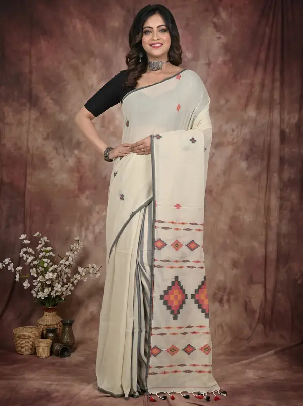 DipDiya Pure Cotton Light Grey Hitaashi Classic Grace Handloom Sarees