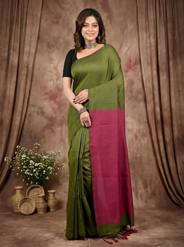 DipDiya Pure Cotton Mehendi Green ThanKhaditu Elegance in Every Weave Handloom Sarees