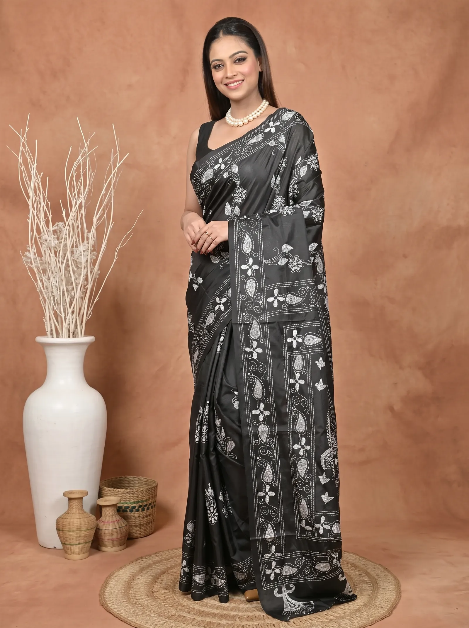 DipDiya Balgalor Art Silk  Artisan Crafted Black Traditional Bengali Bolpur Kantha Stitch Saree