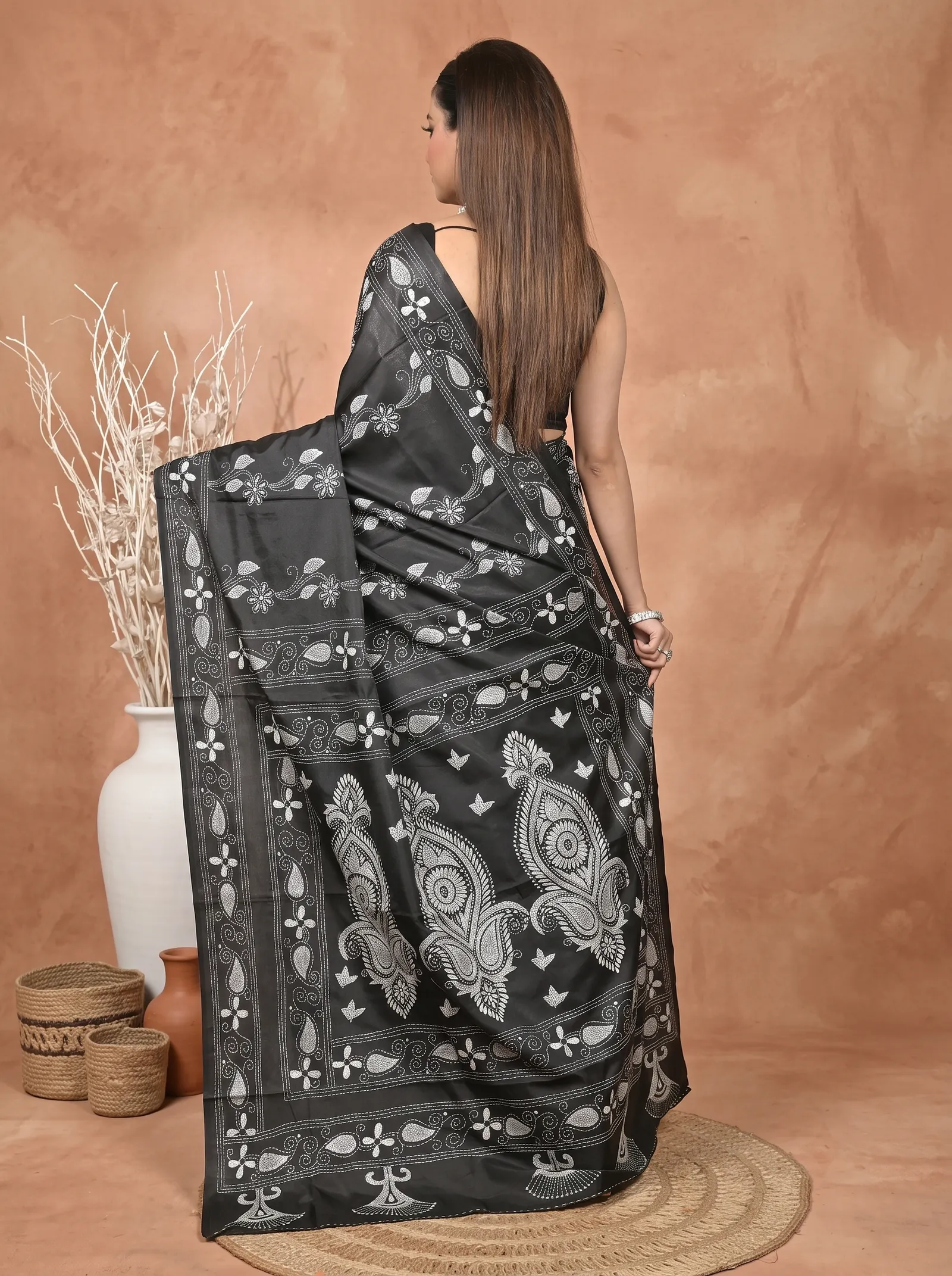 DipDiya Balgalor Art Silk  Artisan Crafted Black Traditional Bengali Bolpur Kantha Stitch Saree