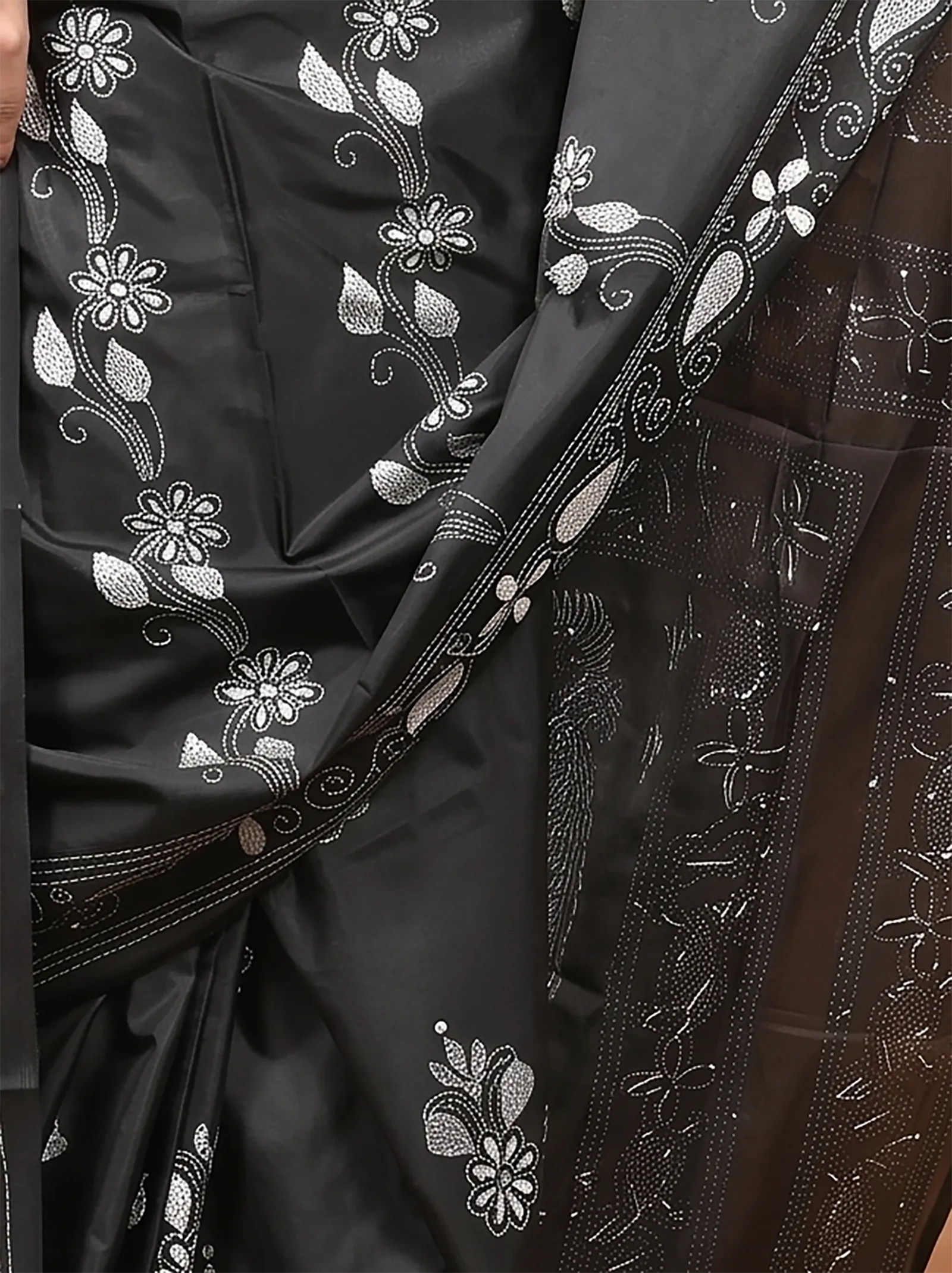 DipDiya Balgalor Art Silk  Artisan Crafted Black Traditional Bengali Bolpur Kantha Stitch Saree