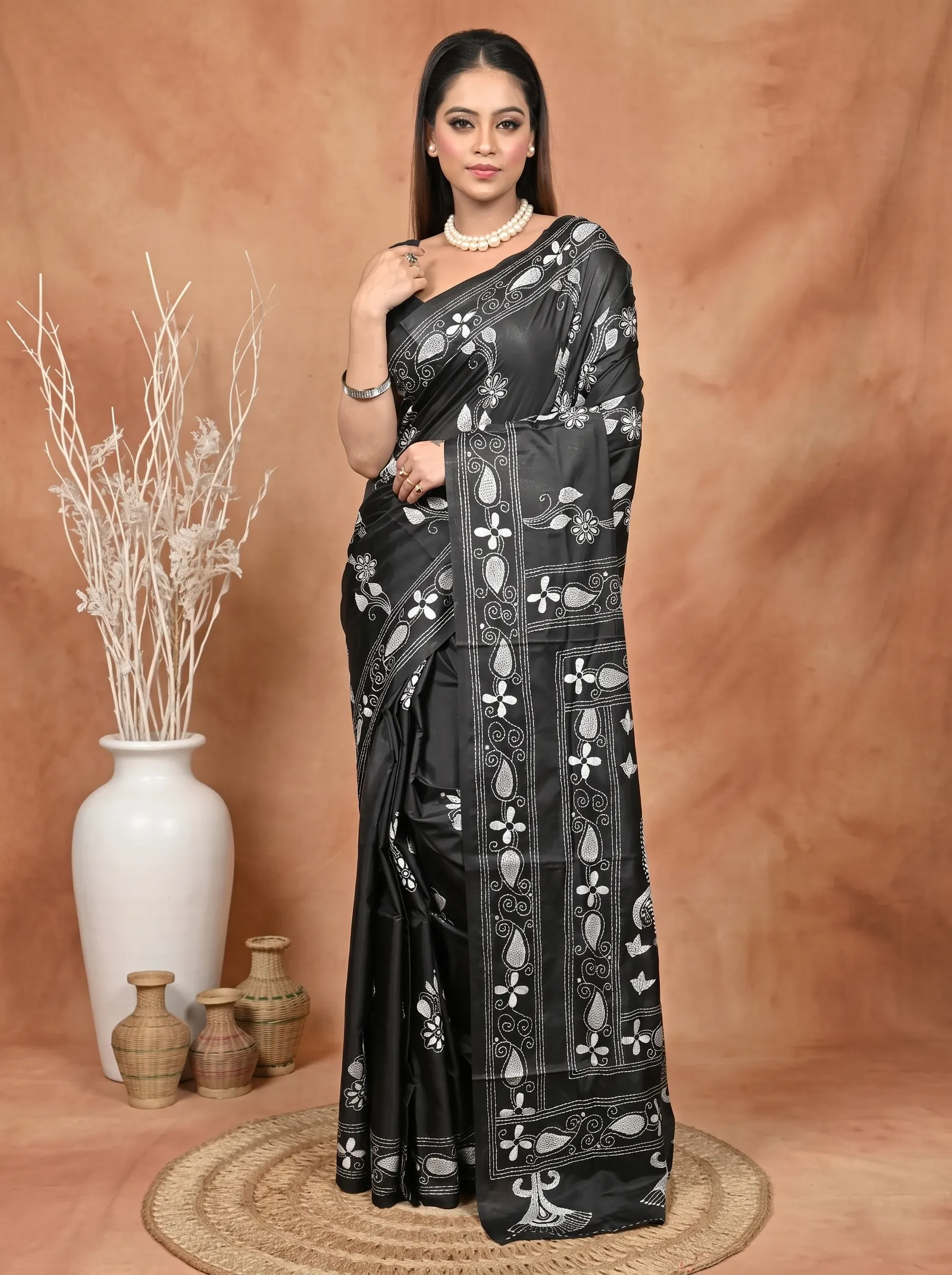 DipDiya Balgalor Art Silk  Artisan Crafted Black Traditional Bengali Bolpur Kantha Stitch Saree