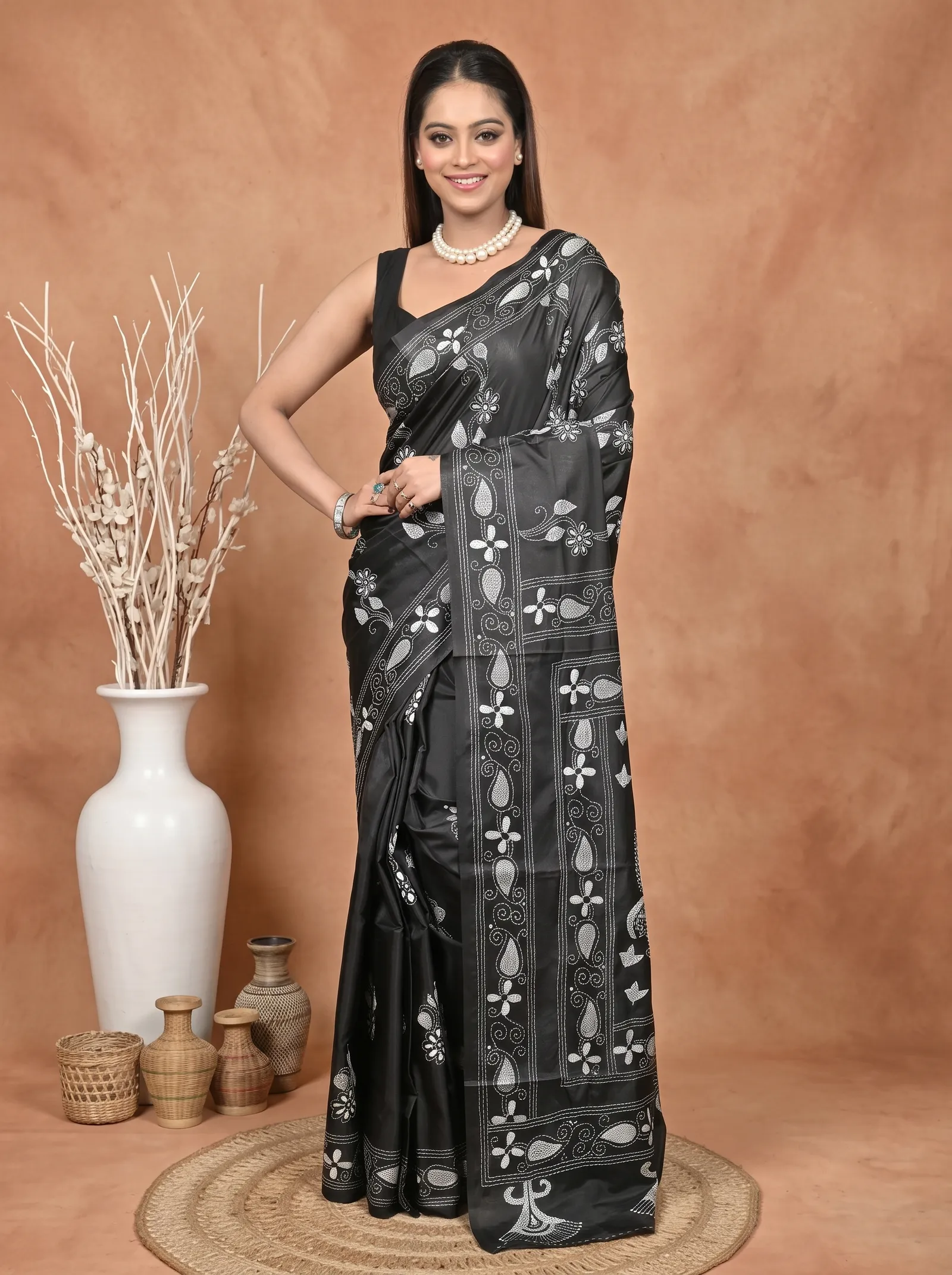 DipDiya Balgalor Art Silk  Artisan Crafted Black Traditional Bengali Bolpur Kantha Stitch Saree