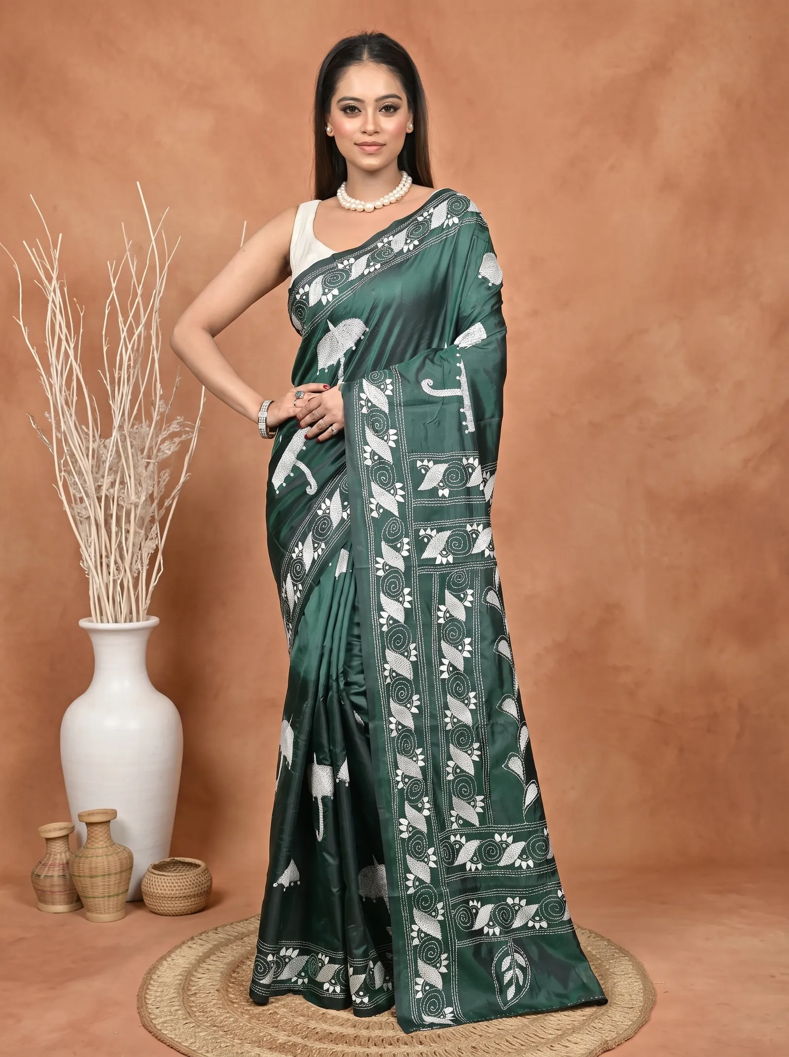DipDiya Balgalor Art Silk  Artisan Crafted Dark Green Traditional Bengali Bolpur Kantha Stitch Saree