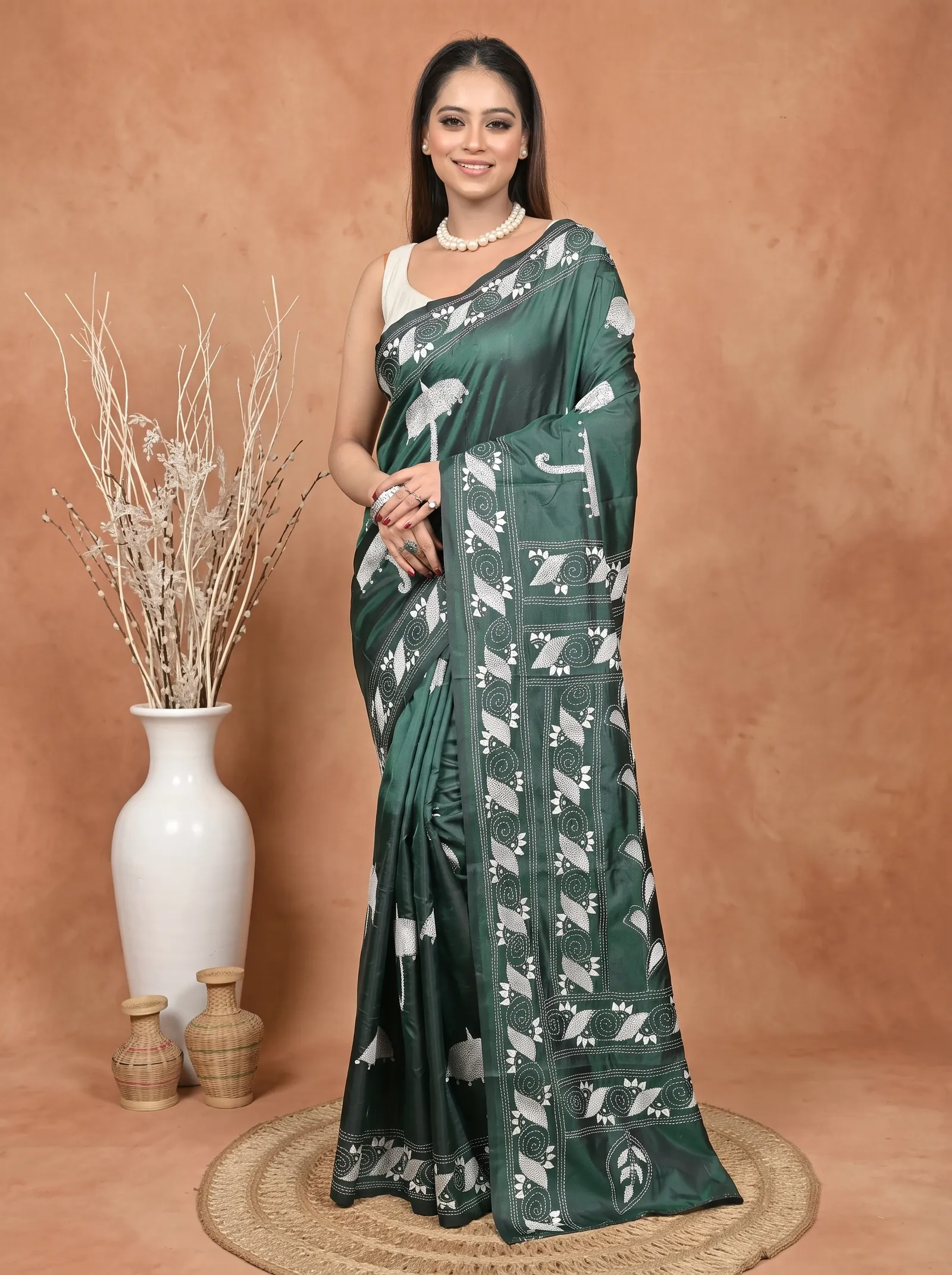 DipDiya Balgalor Art Silk  Artisan Crafted Dark Green Traditional Bengali Bolpur Kantha Stitch Saree