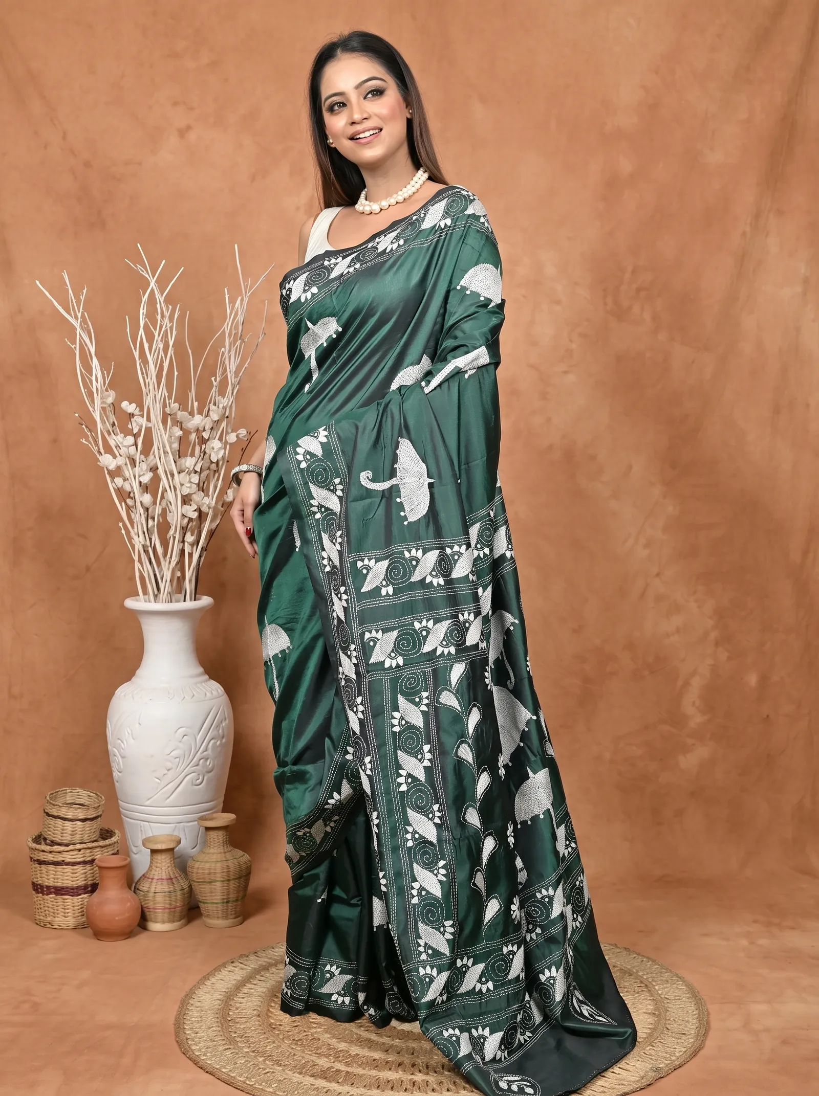 DipDiya Balgalor Art Silk  Artisan Crafted Dark Green Traditional Bengali Bolpur Kantha Stitch Saree