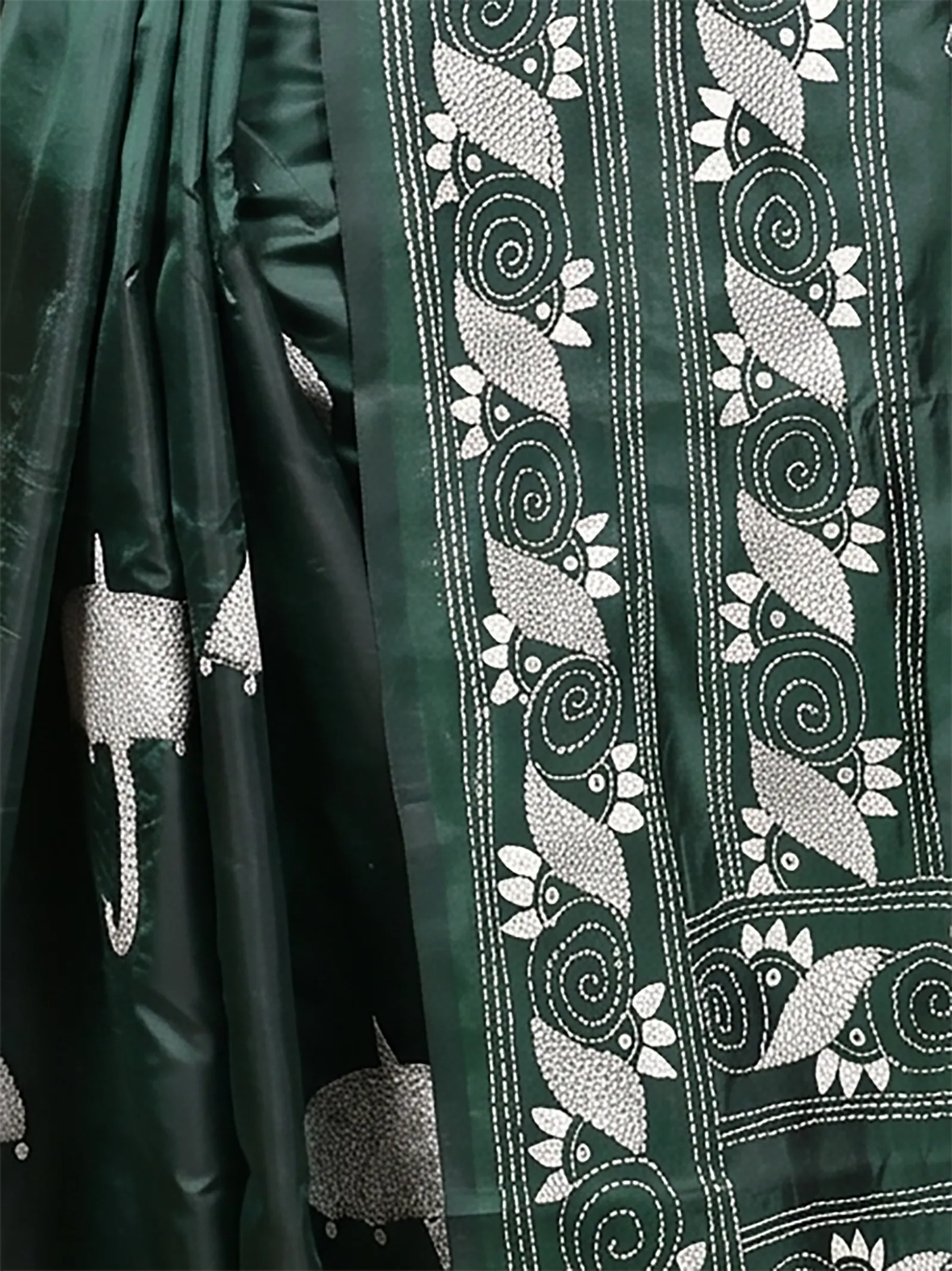 DipDiya Balgalor Art Silk  Artisan Crafted Dark Green Traditional Bengali Bolpur Kantha Stitch Saree