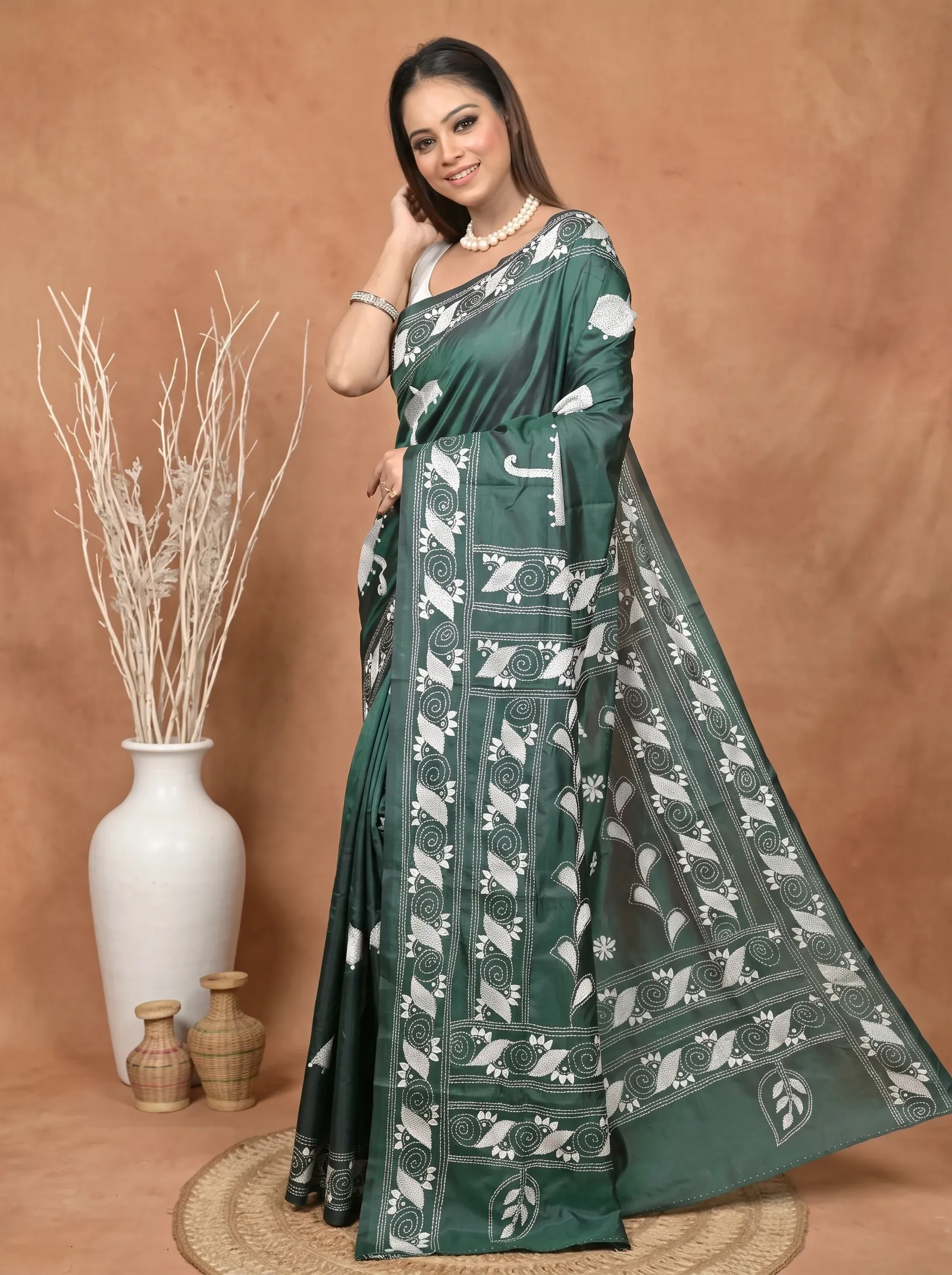 DipDiya Balgalor Art Silk  Artisan Crafted Dark Green Traditional Bengali Bolpur Kantha Stitch Saree