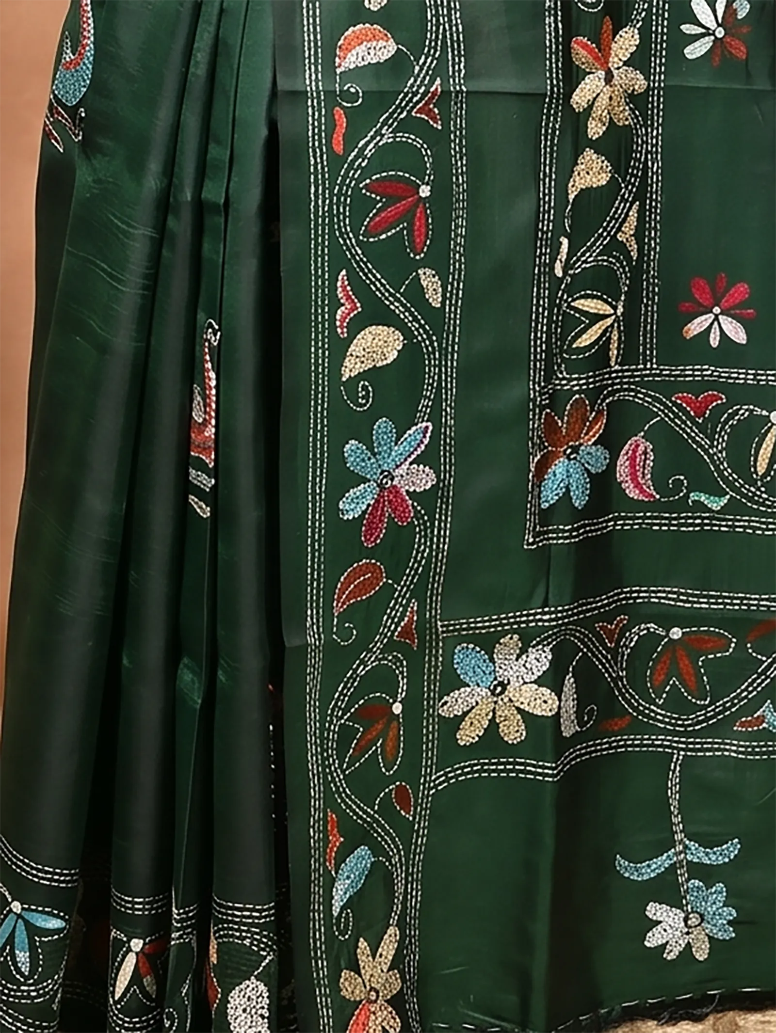 DipDiya Balgalor Art Silk  Artisan Crafted Green Traditional Bengali Bolpur Kantha Stitch Saree