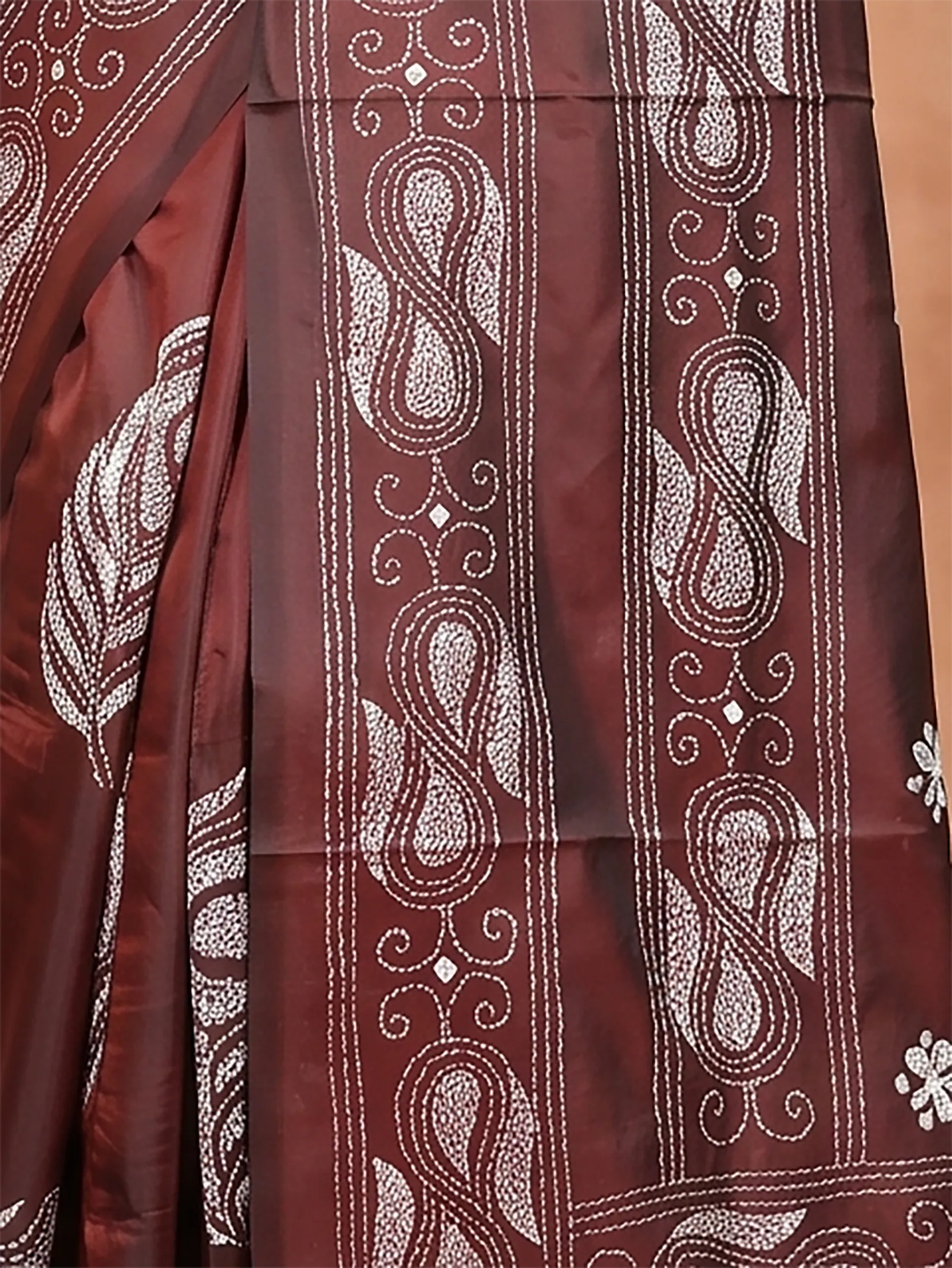 DipDiya Balgalor Art Silk  Artisan Crafted Maroon Traditional Bengali Bolpur Kantha Stitch Saree