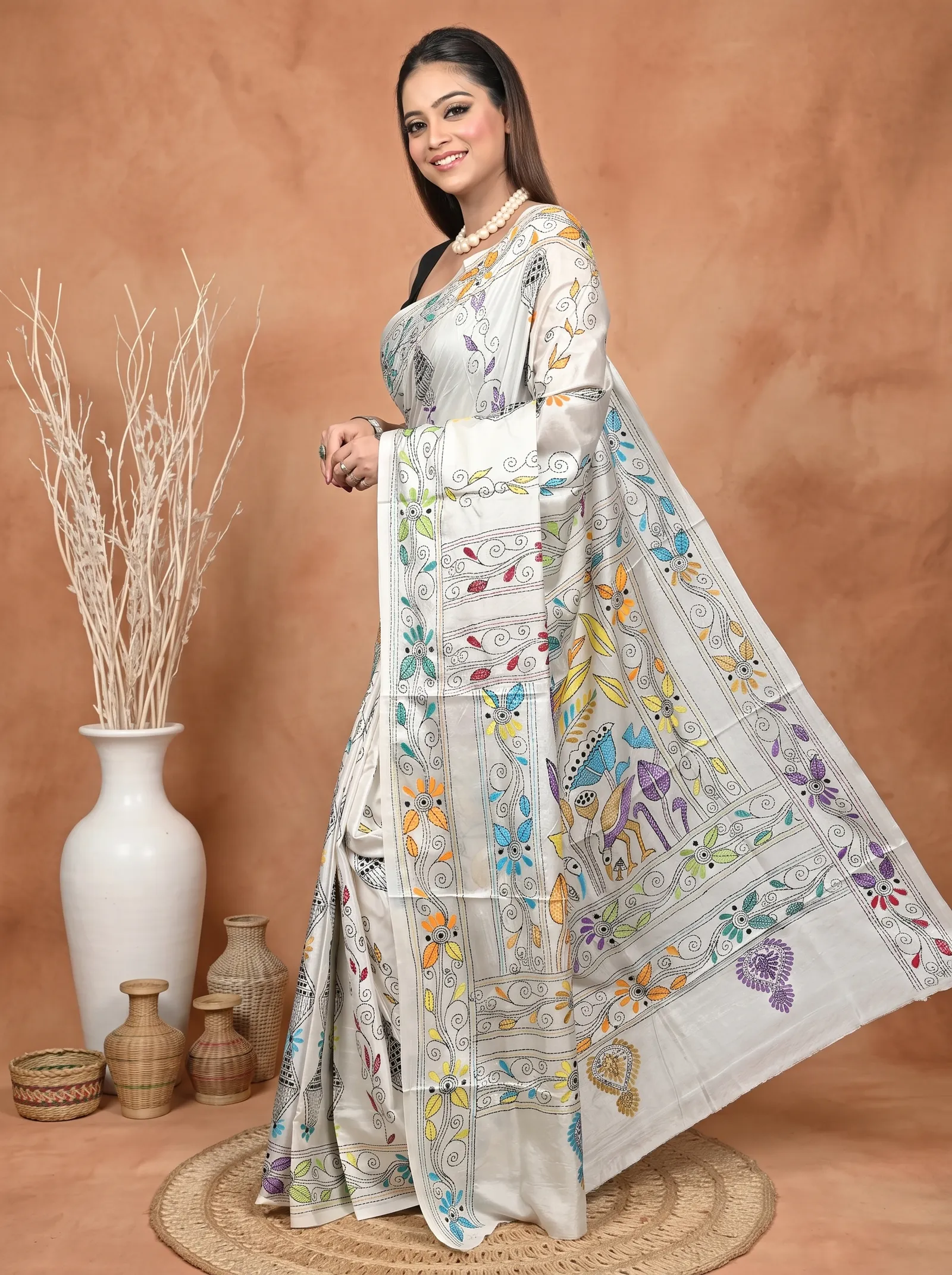 DipDiya Balgalor Art Silk  Artisan Crafted White Traditional Bengali Bolpur Kantha Stitch Saree
