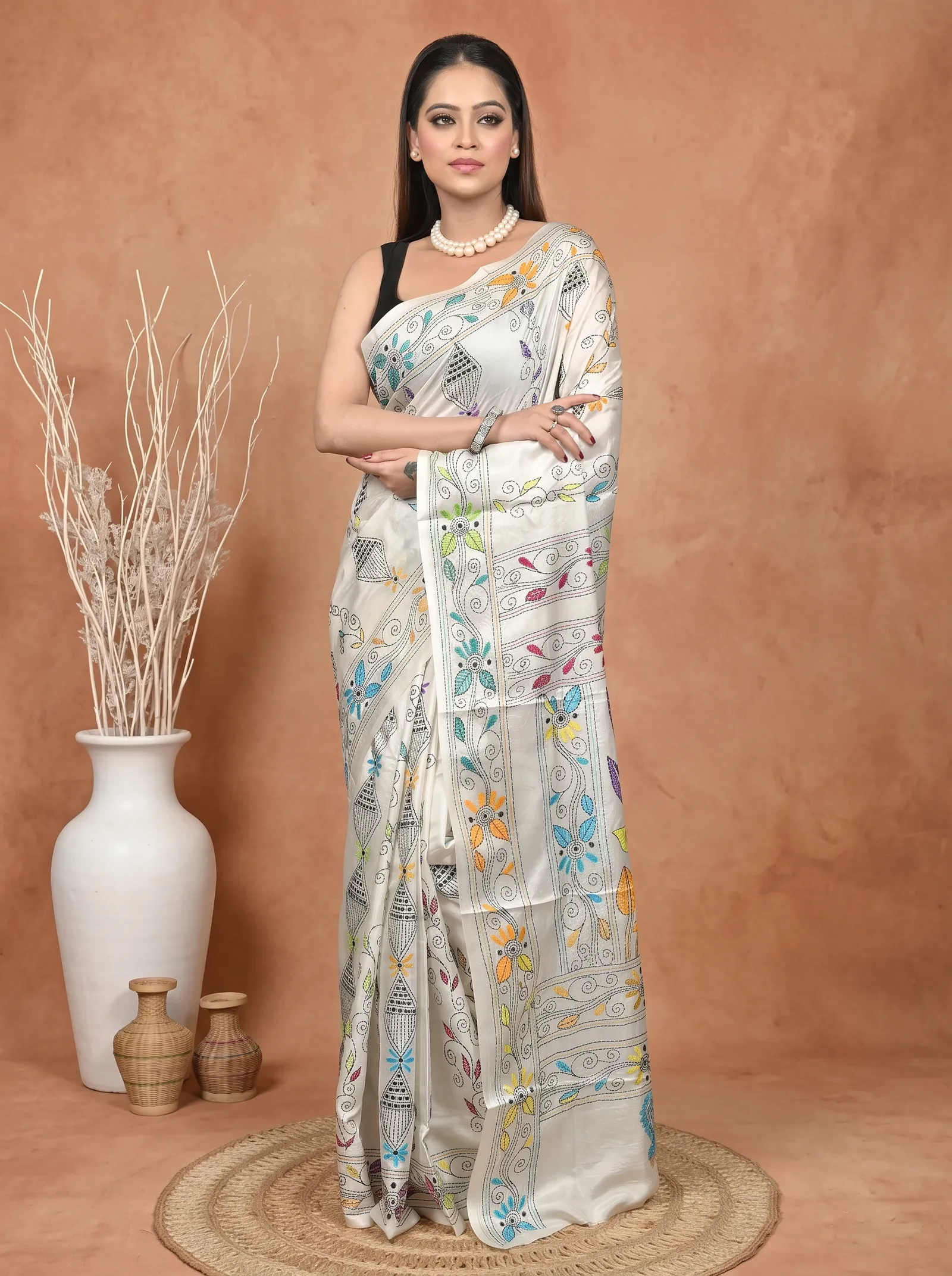 DipDiya Balgalor Art Silk  Artisan Crafted White Traditional Bengali Bolpur Kantha Stitch Saree