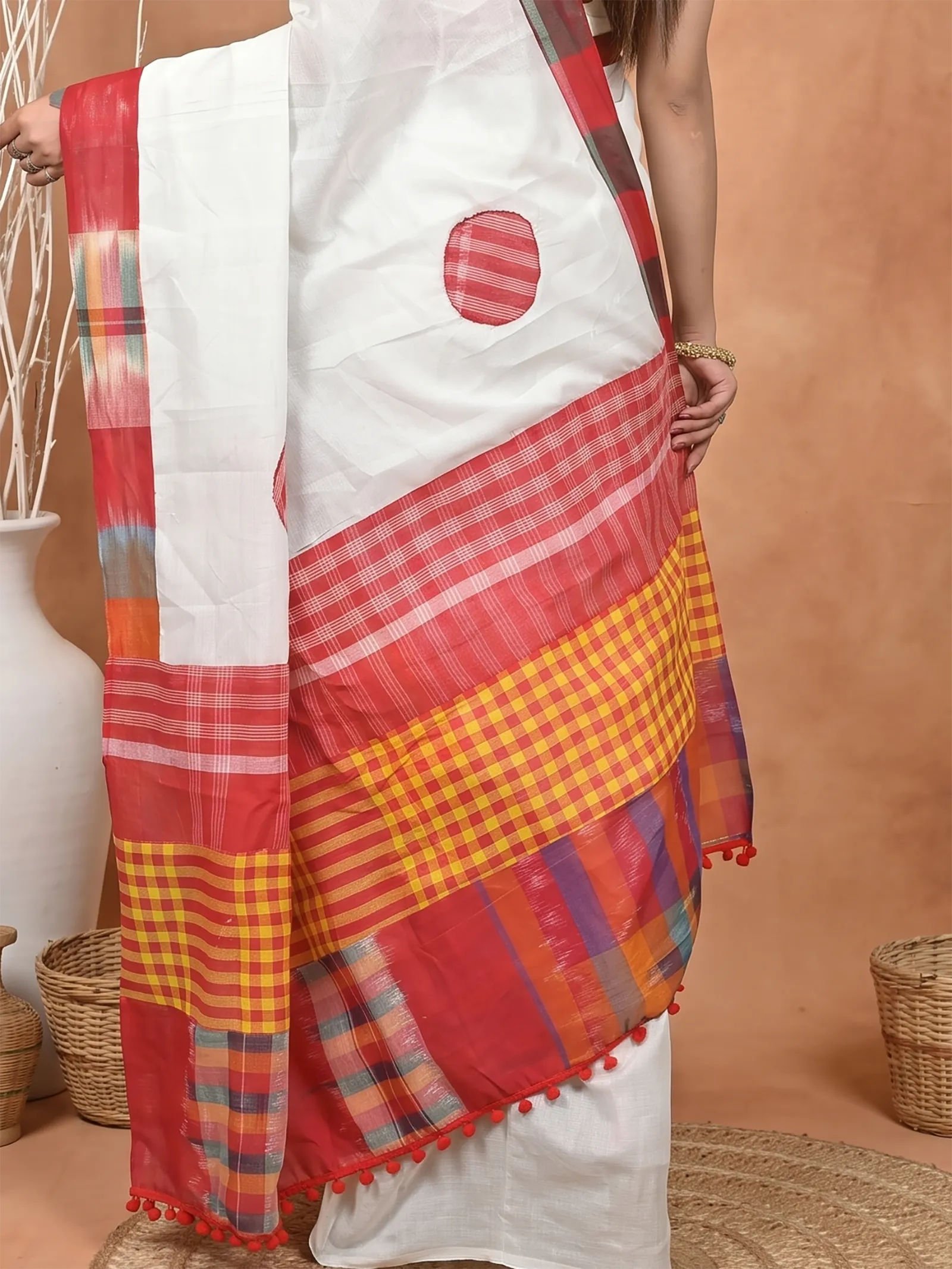 DipDiya Blended Cotton  Artisan Crafted White Red Traditional Bengali Aplika Mix Applique Saree