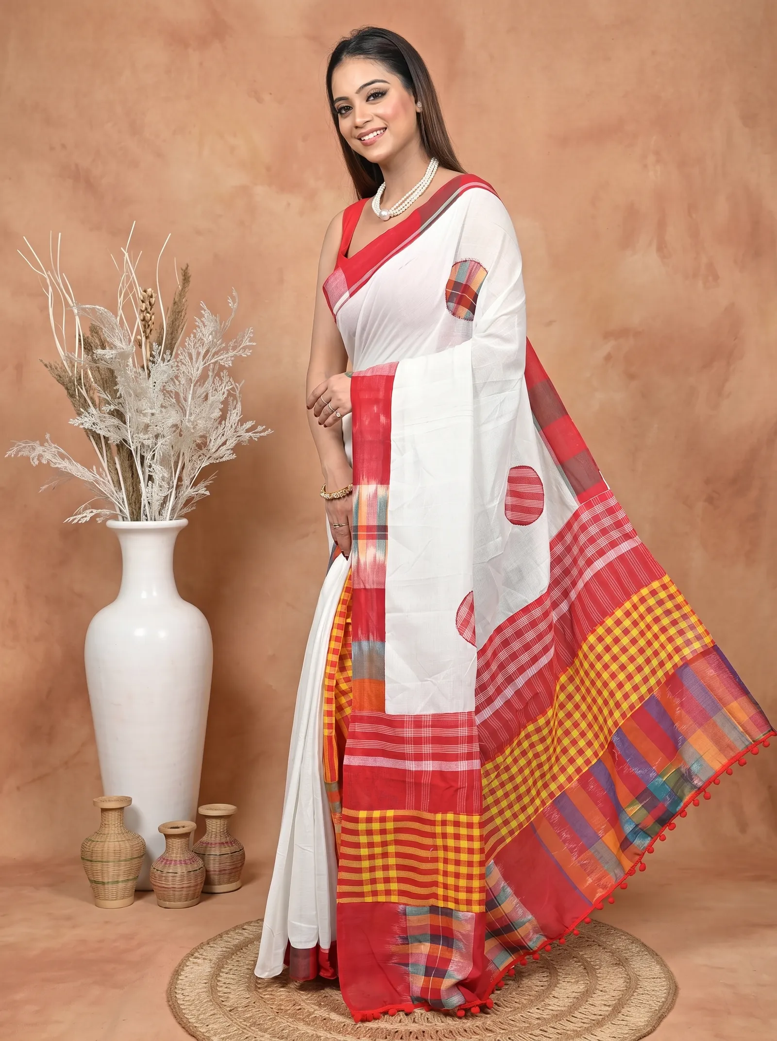DipDiya Blended Cotton  Artisan Crafted White Red Traditional Bengali Aplika Mix Applique Saree