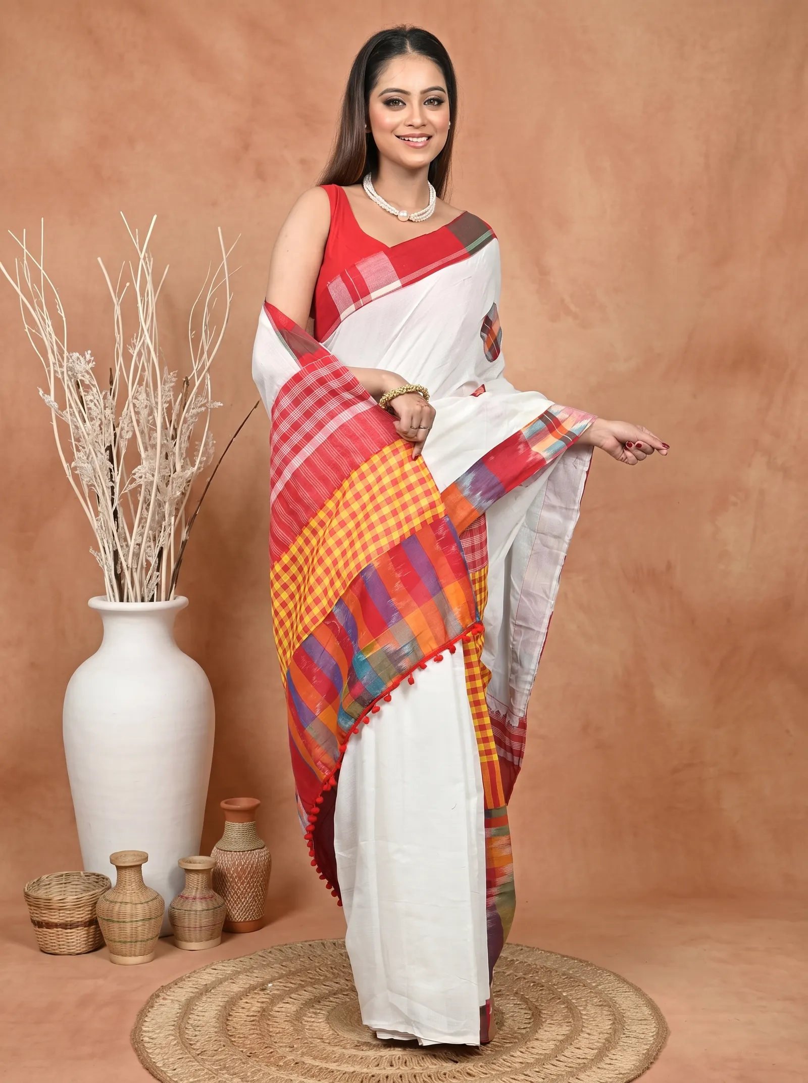 DipDiya Blended Cotton  Artisan Crafted White Red Traditional Bengali Aplika Mix Applique Saree