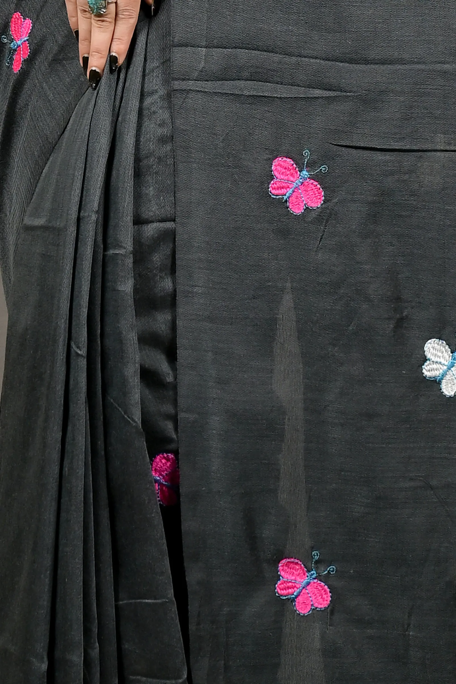 DipDiya Blended Cotton Black Foyeli Loom to Love Embroidery Handloom sarees