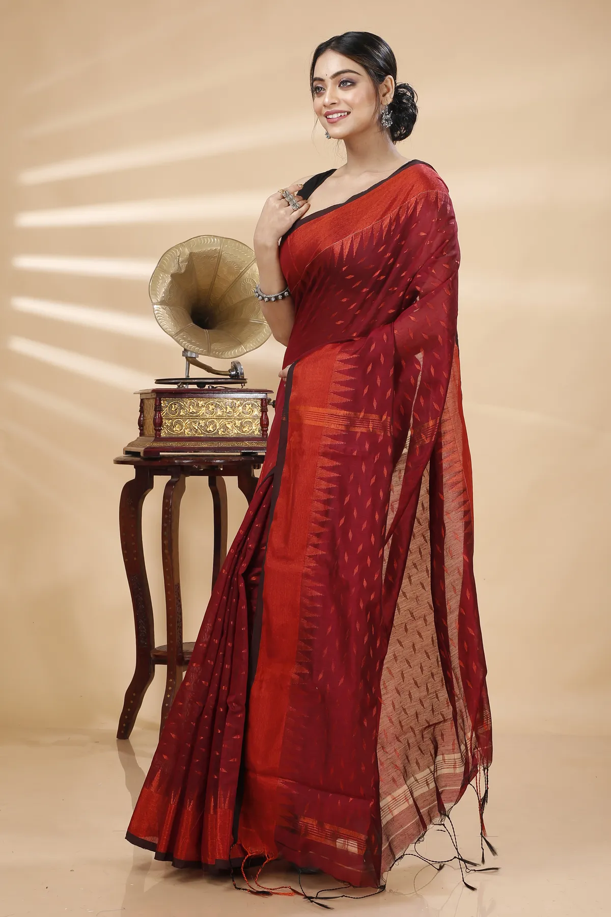 DipDiya Blended Cotton Brown Prisha Pure Bengali Grace Handloom Sarees