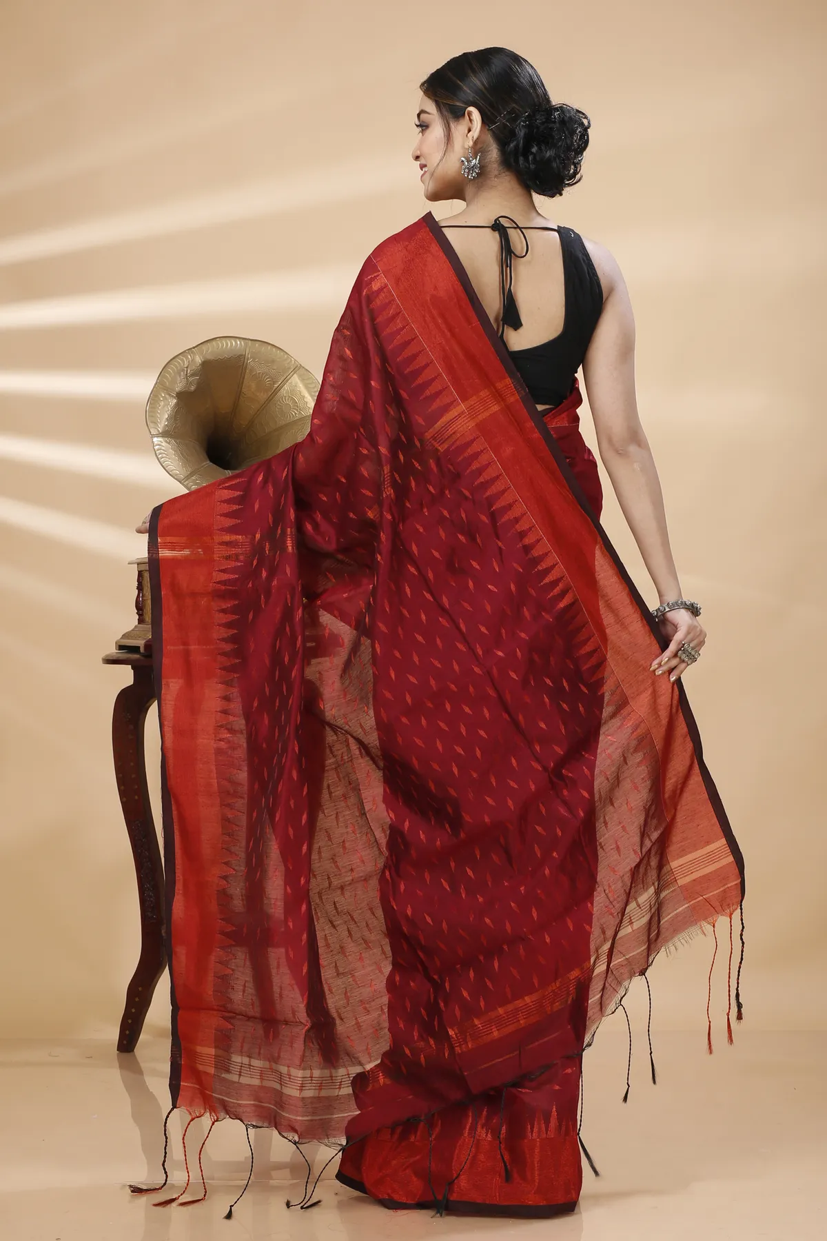 DipDiya Blended Cotton Brown Prisha Pure Bengali Grace Handloom Sarees
