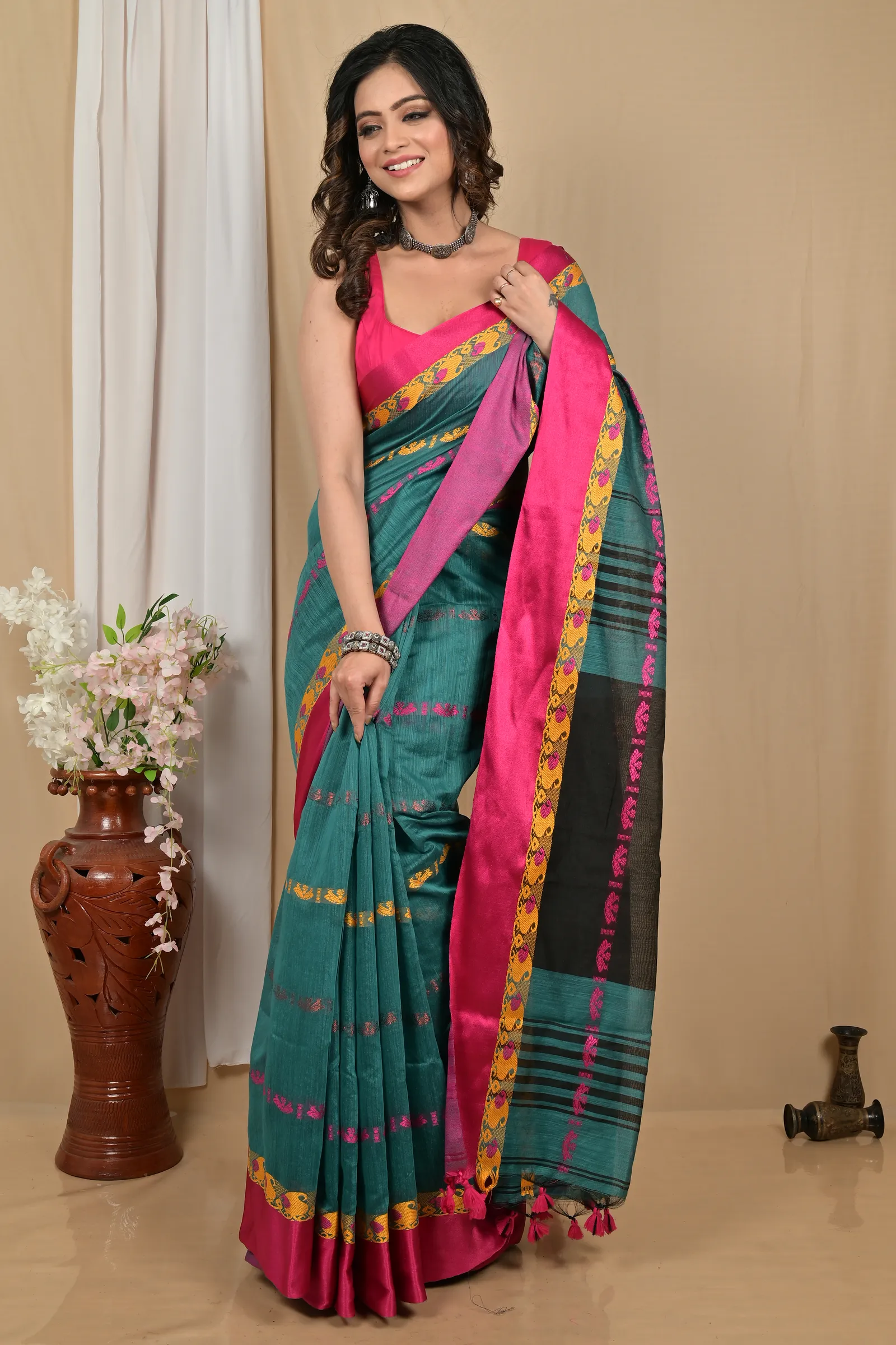DipDiya Blended Cotton Dark Green Achsit Artisan Crafted Handloom Sarees