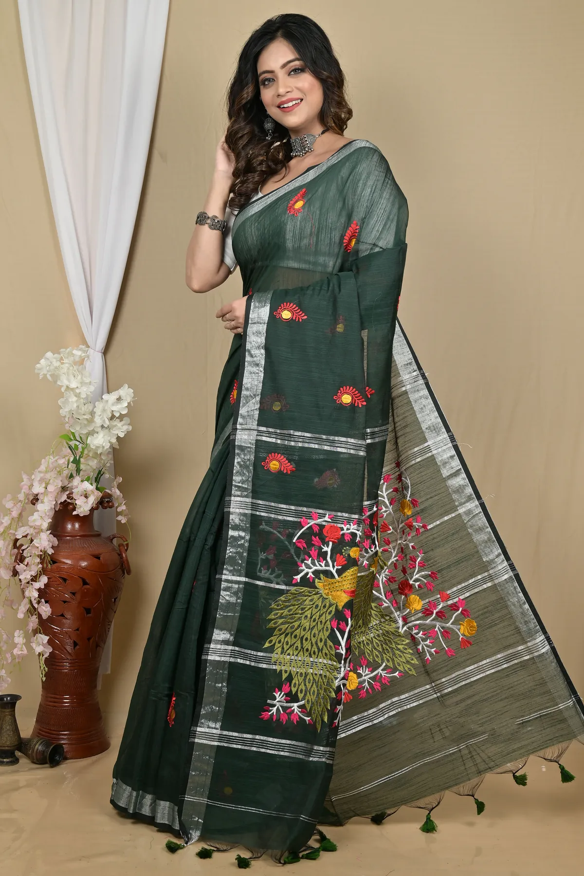 DipDiya Blended Cotton Dark Green Gijaa Bengal in Every Thread Embroidery Handloom sarees
