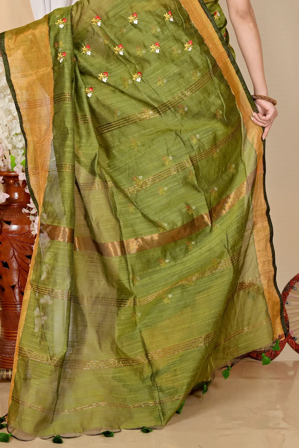 DipDiya Blended Cotton Dark Green Slabaka Moli Artisan Crafted Handloom Sarees