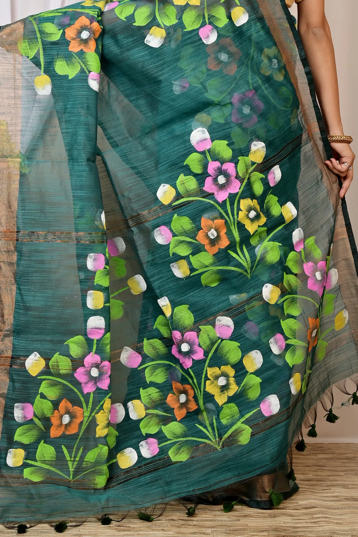 DipDiya Blended Cotton Green Anito Traditional Elegance Hand Painted Sarees
