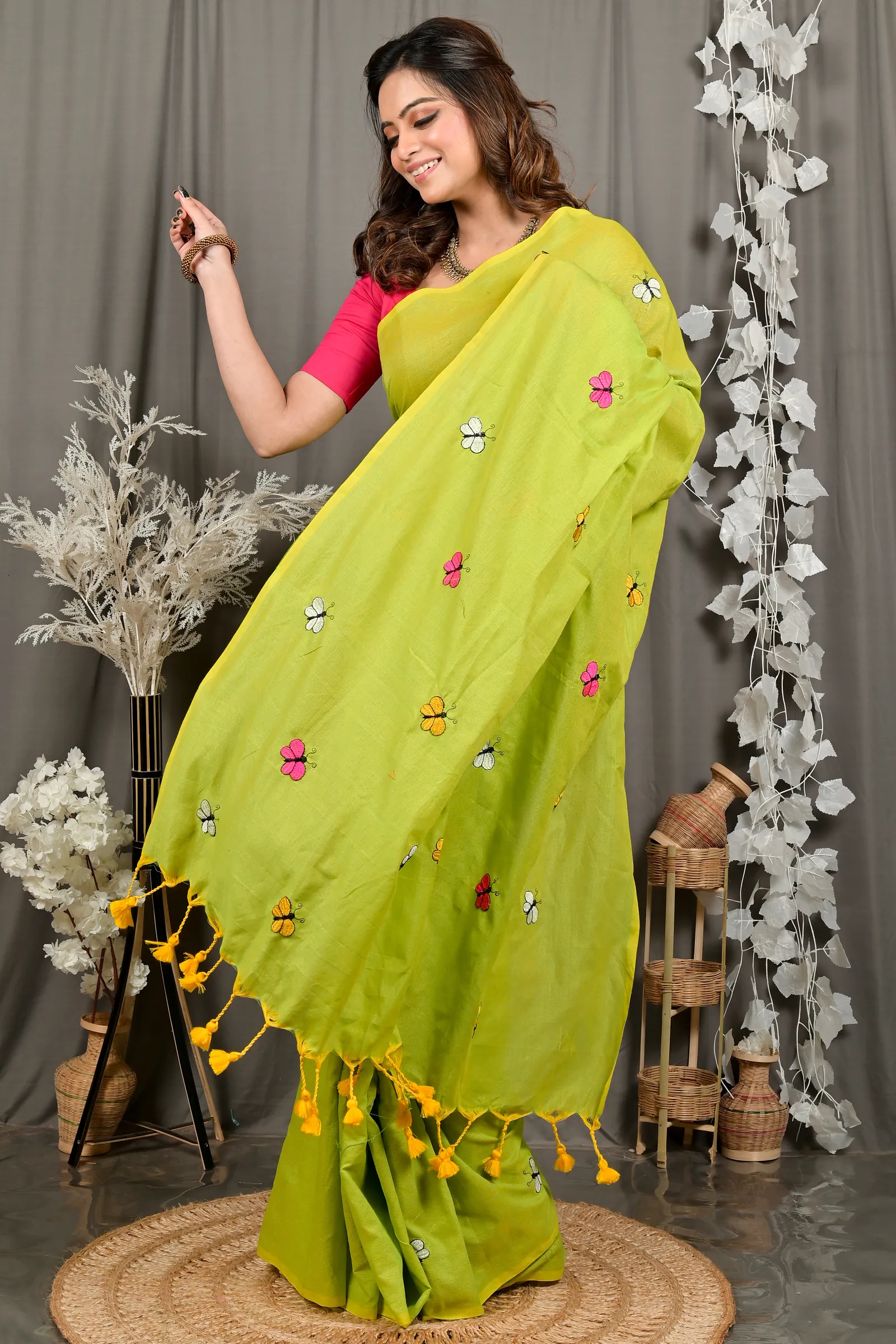 DipDiya Blended Cotton Green Foyeli Regal Bengali Embroidery Handloom sarees