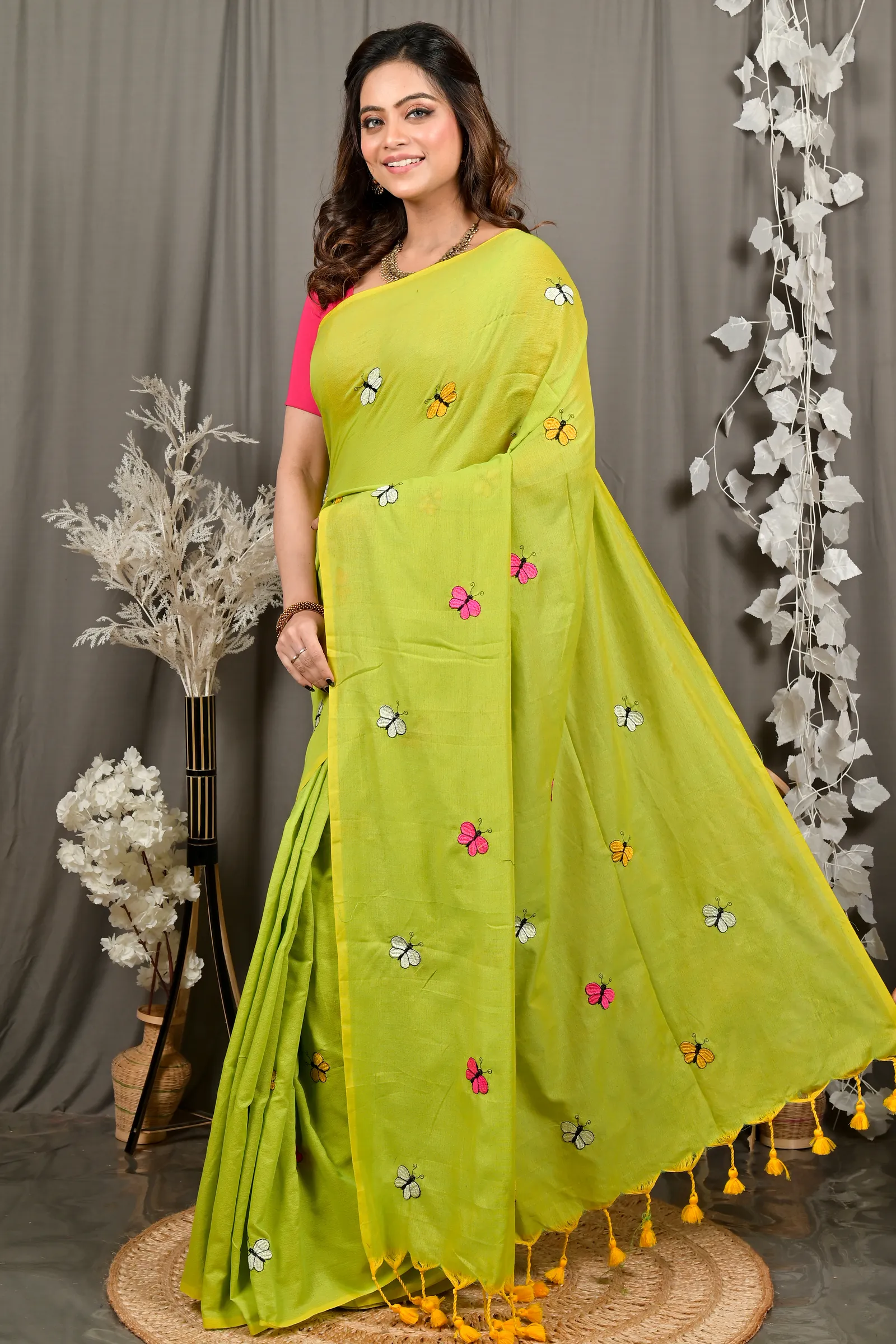 DipDiya Blended Cotton Green Foyeli Regal Bengali Embroidery Handloom sarees
