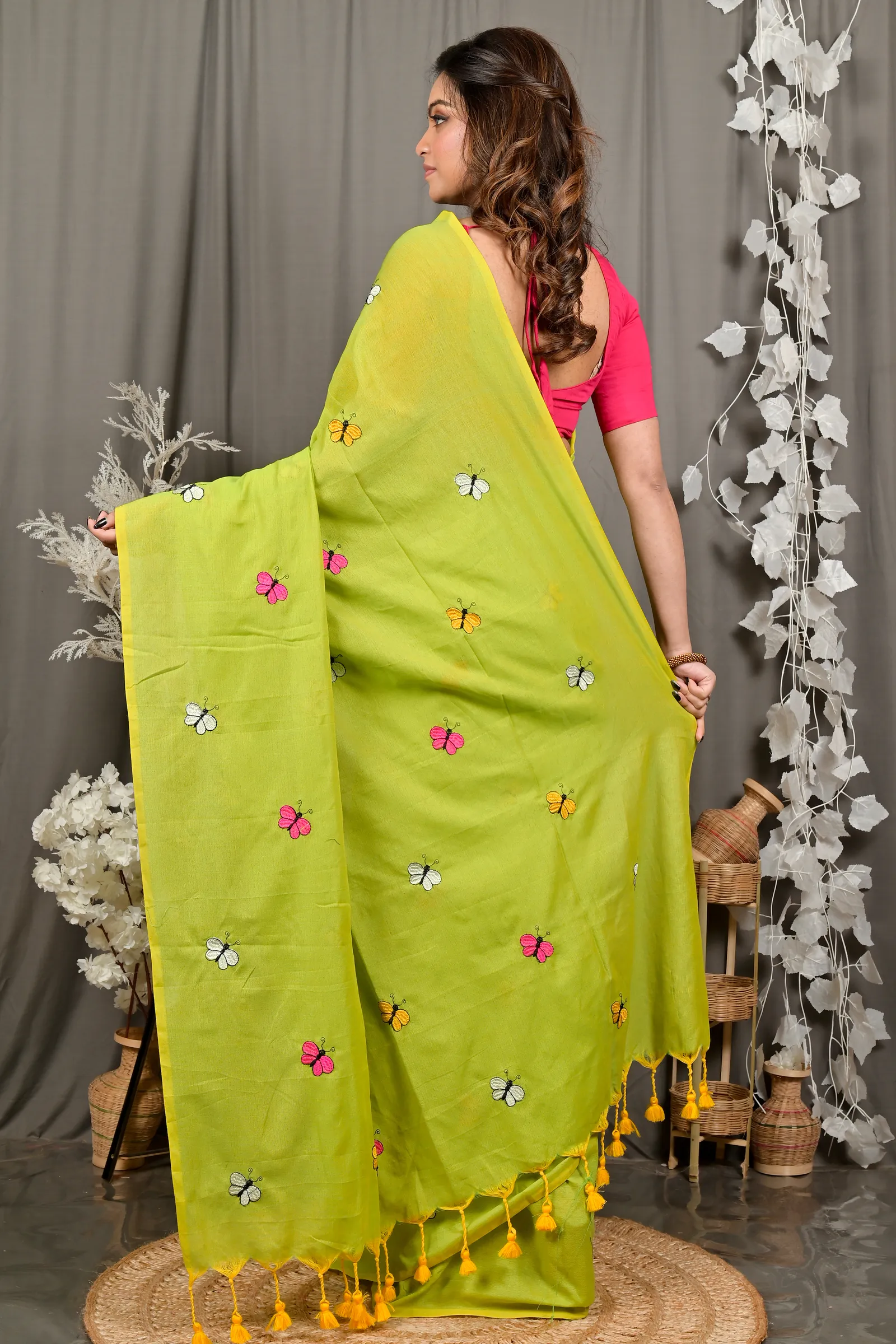 DipDiya Blended Cotton Green Foyeli Regal Bengali Embroidery Handloom sarees