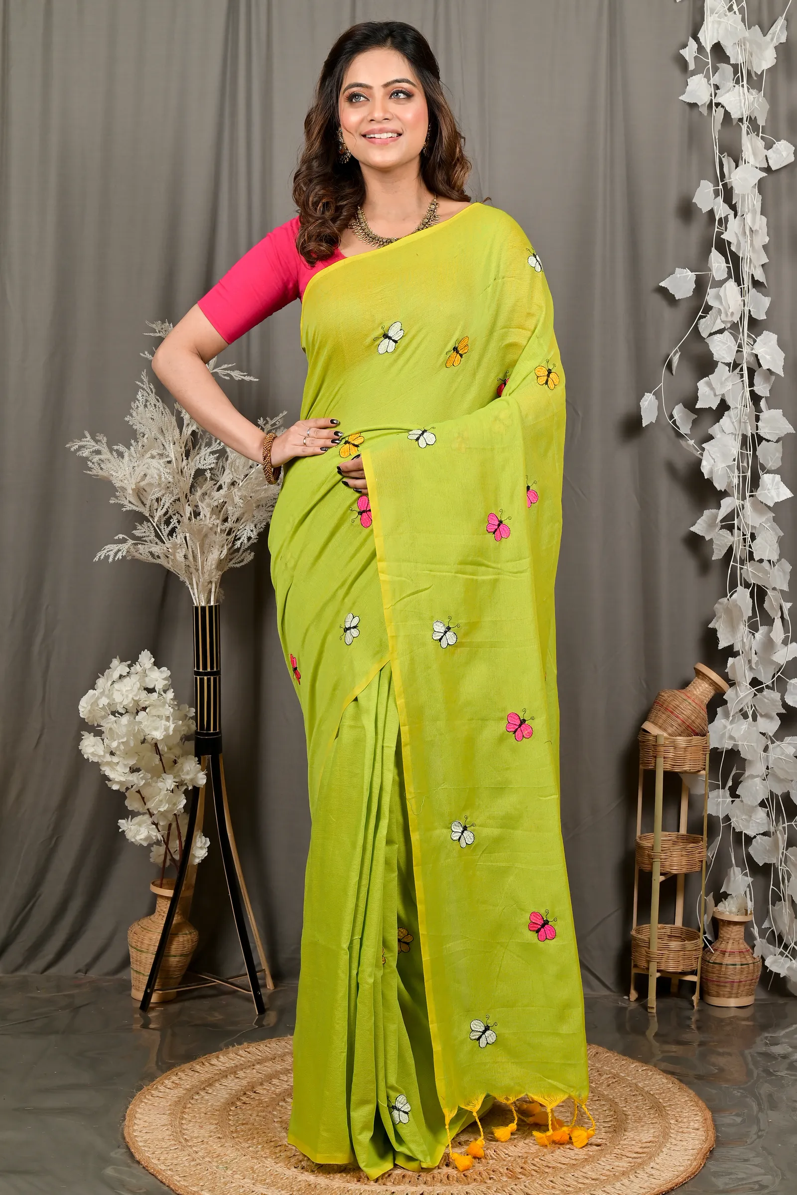 DipDiya Blended Cotton Green Foyeli Regal Bengali Embroidery Handloom sarees