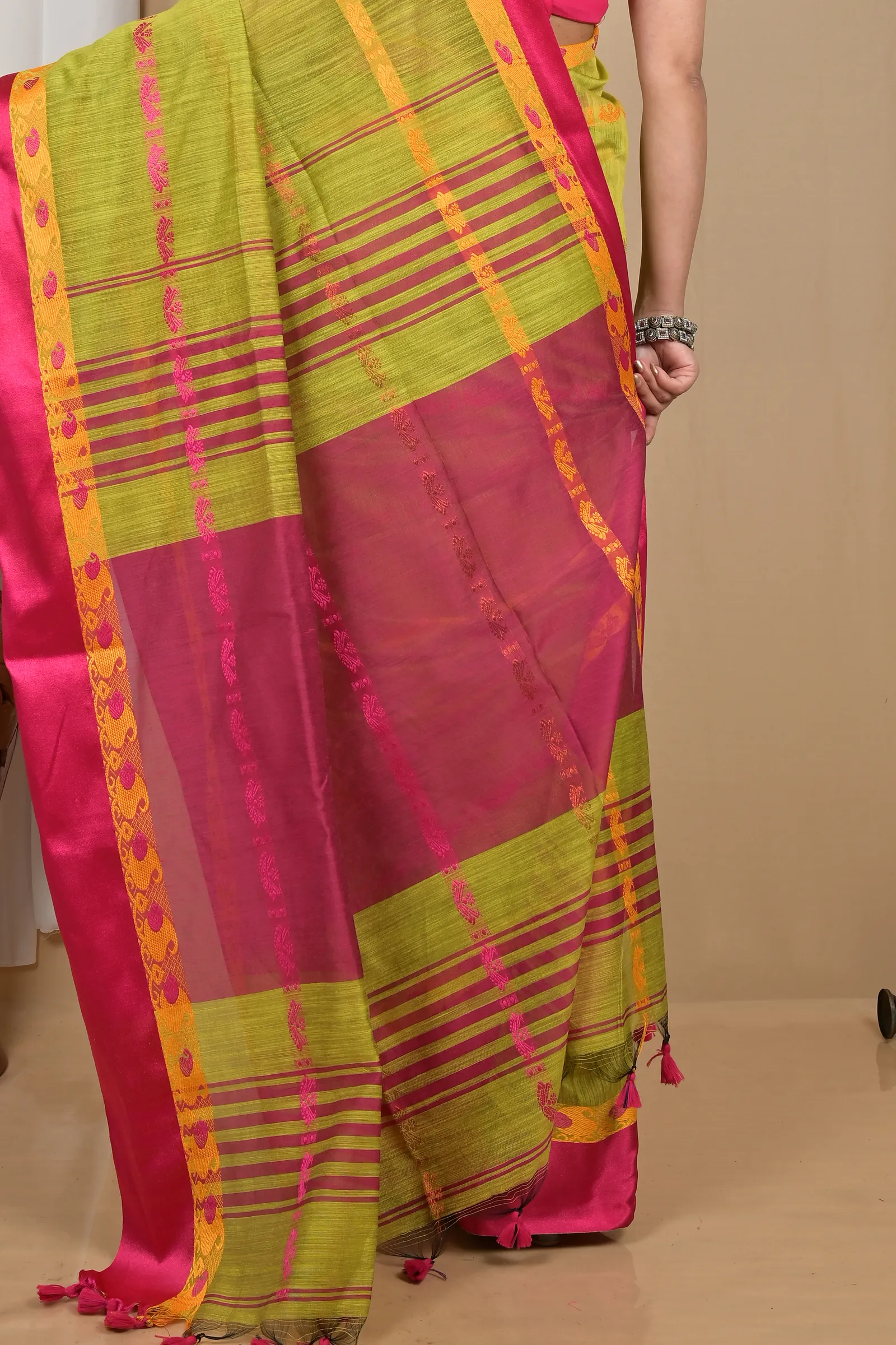 DipDiya Blended Cotton Green Pink Achsit Traditional Bengali Handloom Sarees