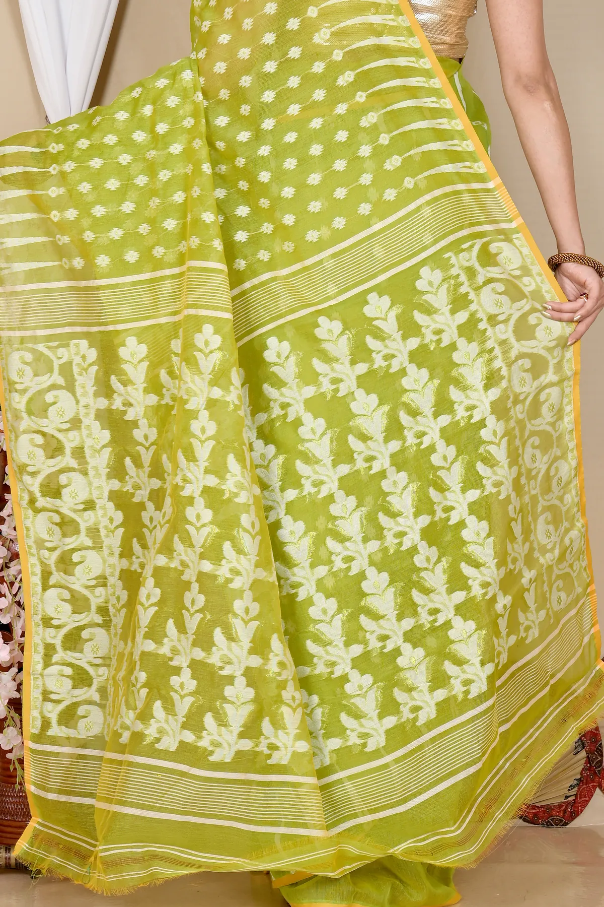 DipDiya Blended Cotton Green Rapial Threads of Tradition Jamdani Sarees