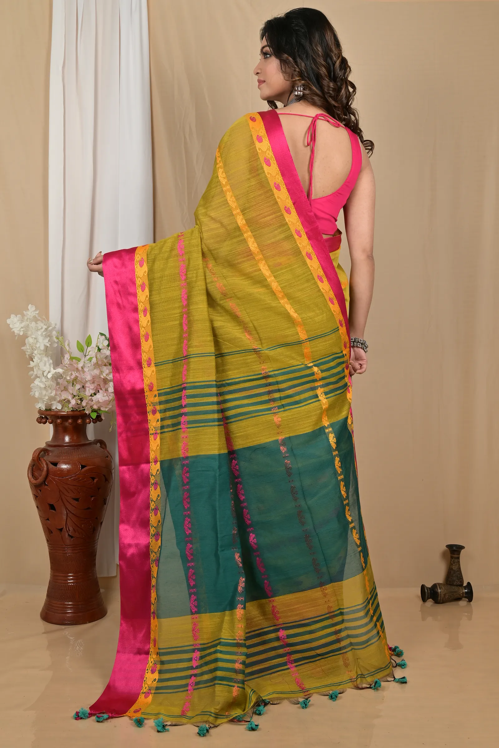 DipDiya Blended Cotton Mehendi Green Achsit Wrapped in Heritage Handloom Sarees