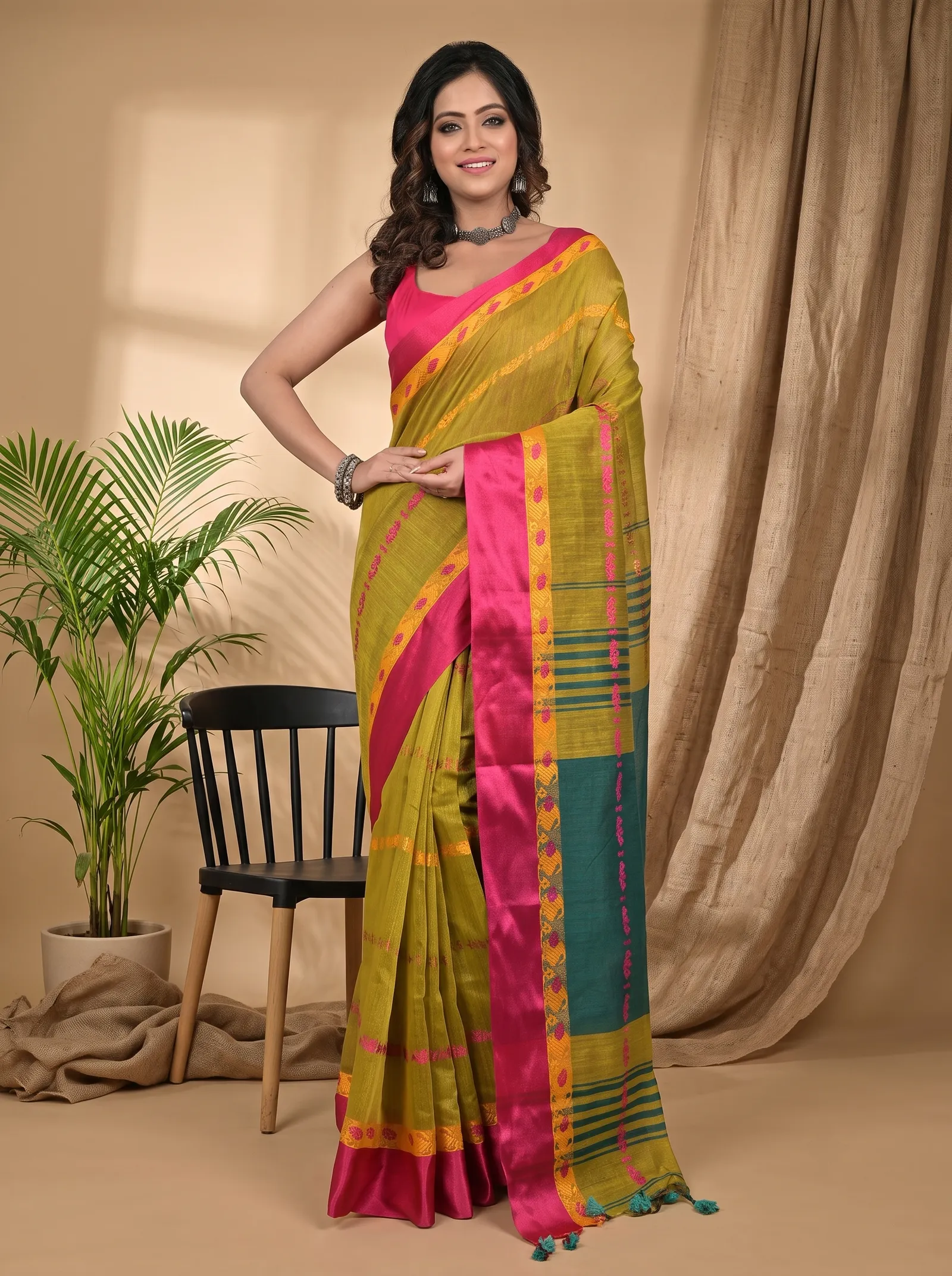 DipDiya Blended Cotton Mehendi Green Achsit Wrapped in Heritage Handloom Sarees