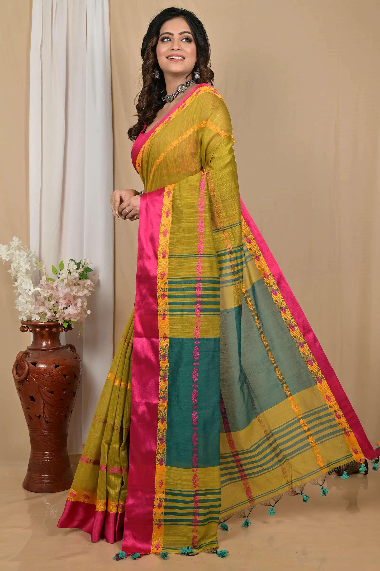 DipDiya Blended Cotton Mehendi Green Achsit Wrapped in Heritage Handloom Sarees