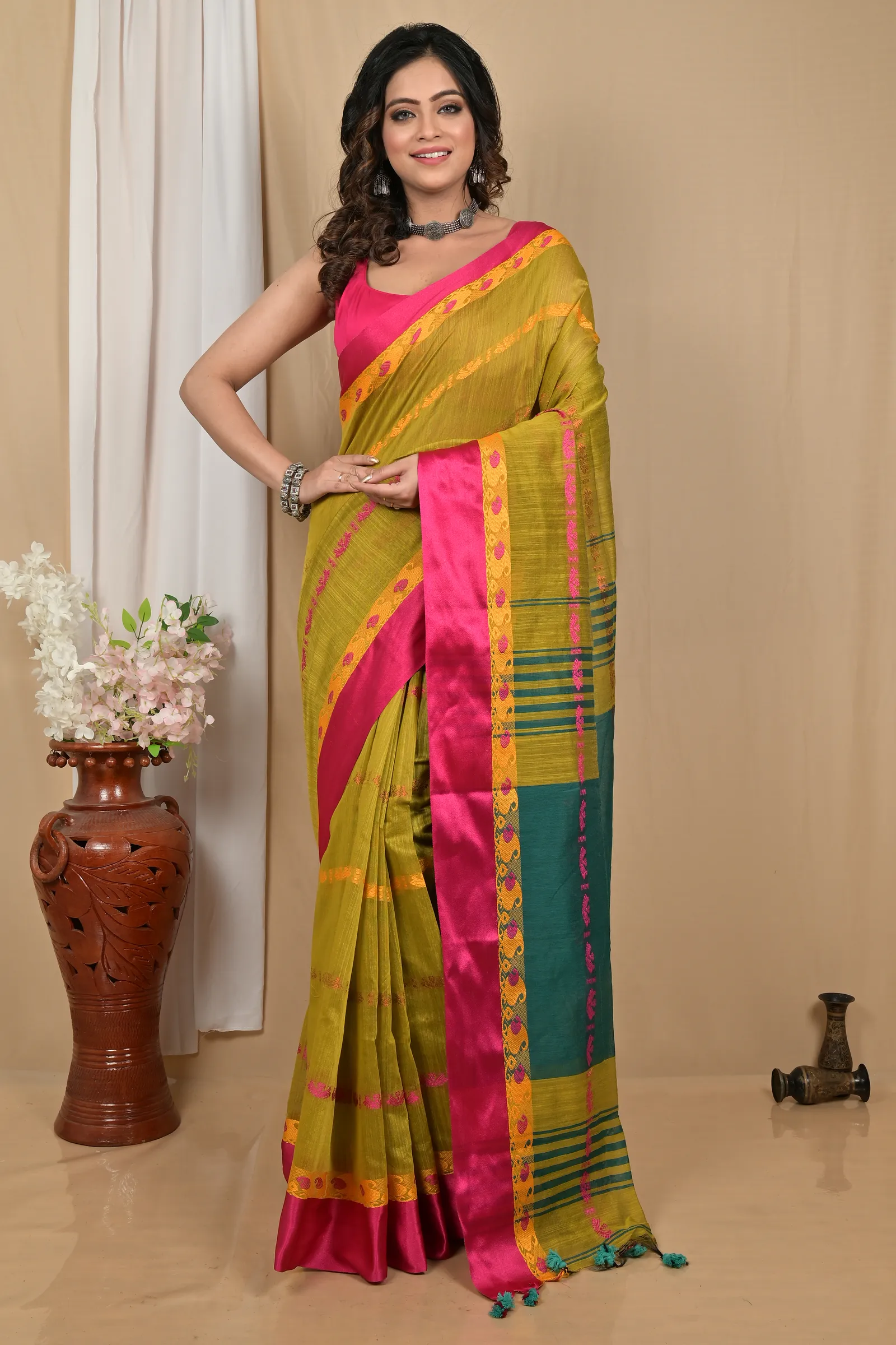 DipDiya Blended Cotton Mehendi Green Achsit Wrapped in Heritage Handloom Sarees