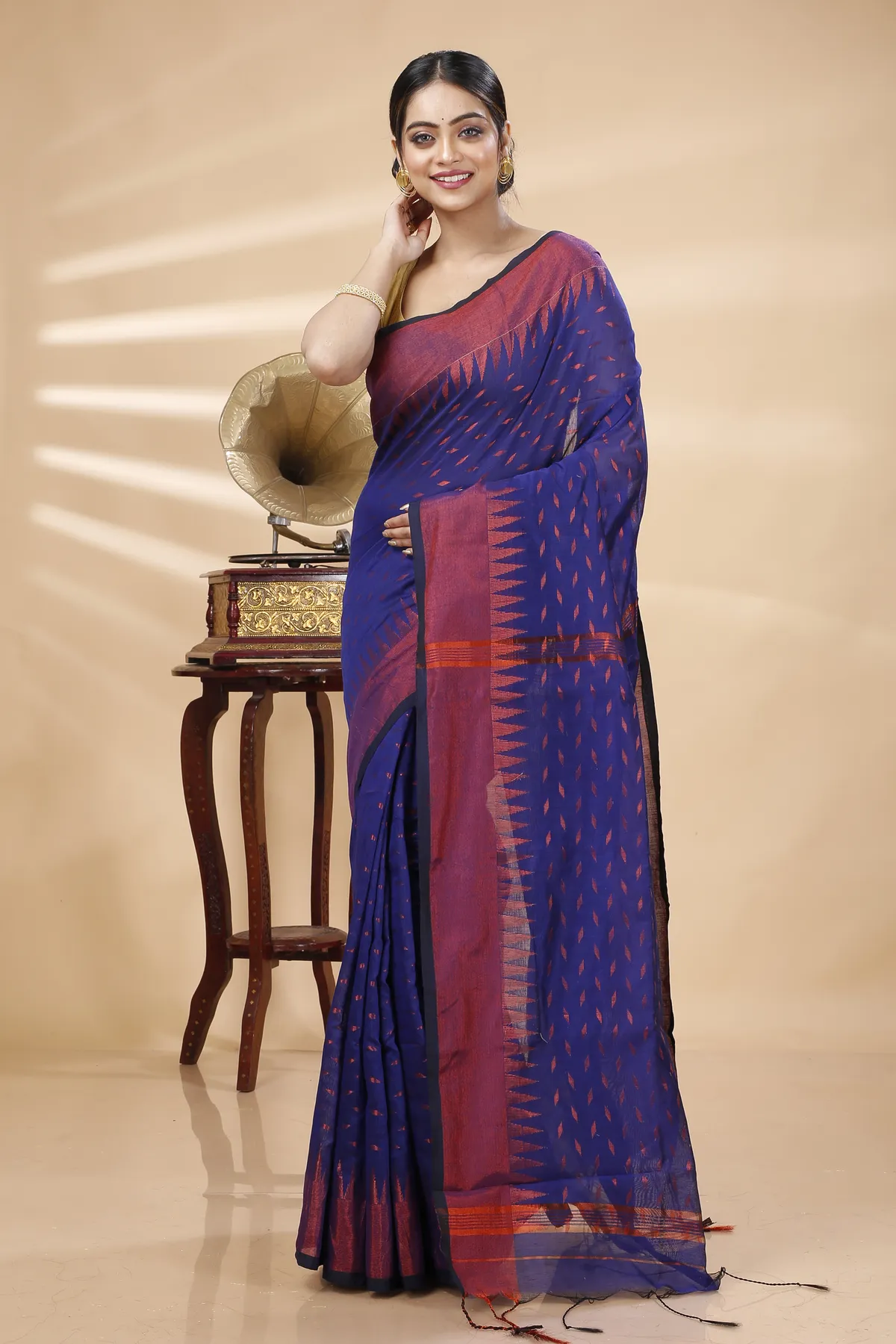 DipDiya Blended Cotton Naby Blue Prisha Masterfully Woven Handloom Sarees