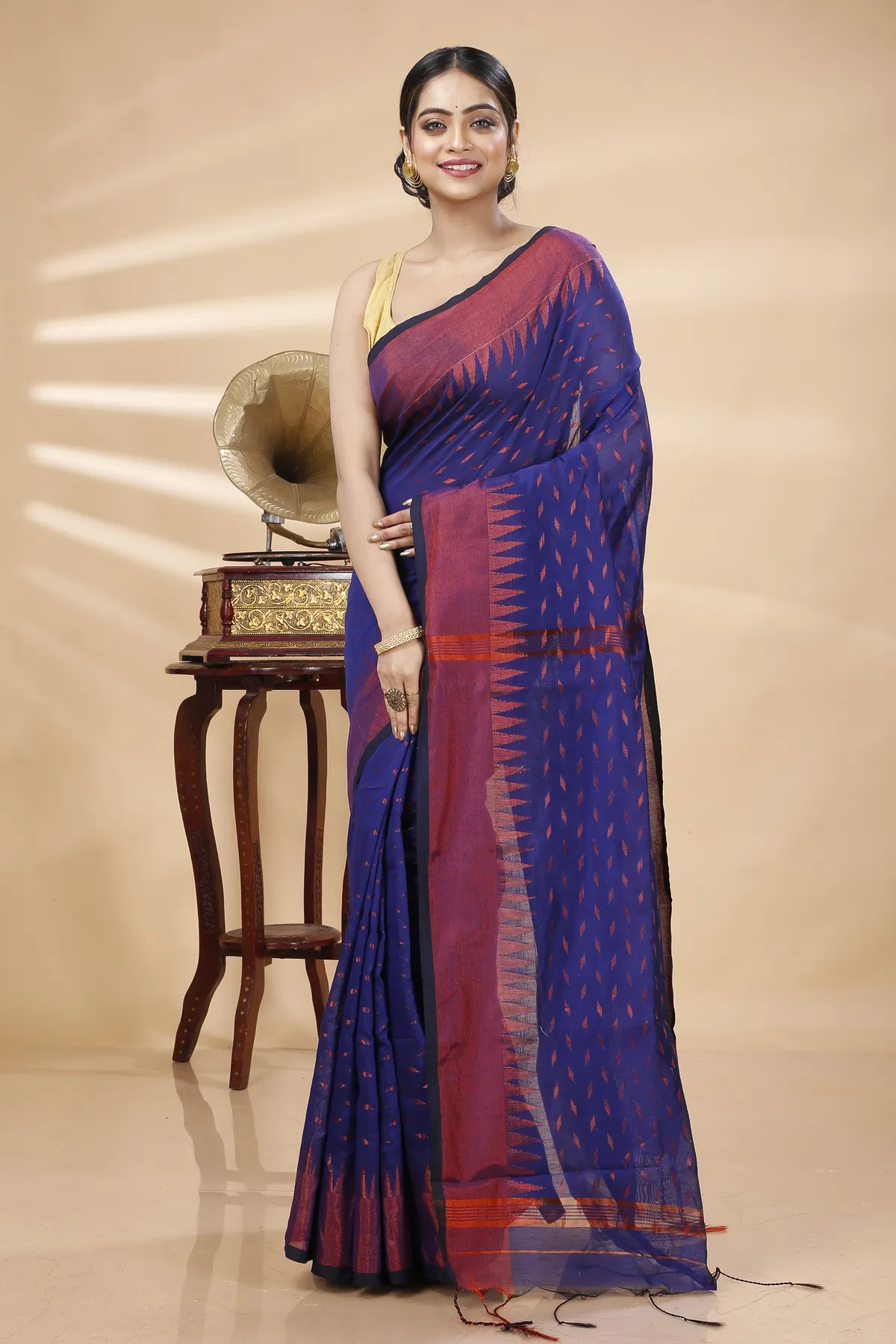 DipDiya Blended Cotton Naby Blue Prisha Masterfully Woven Handloom Sarees