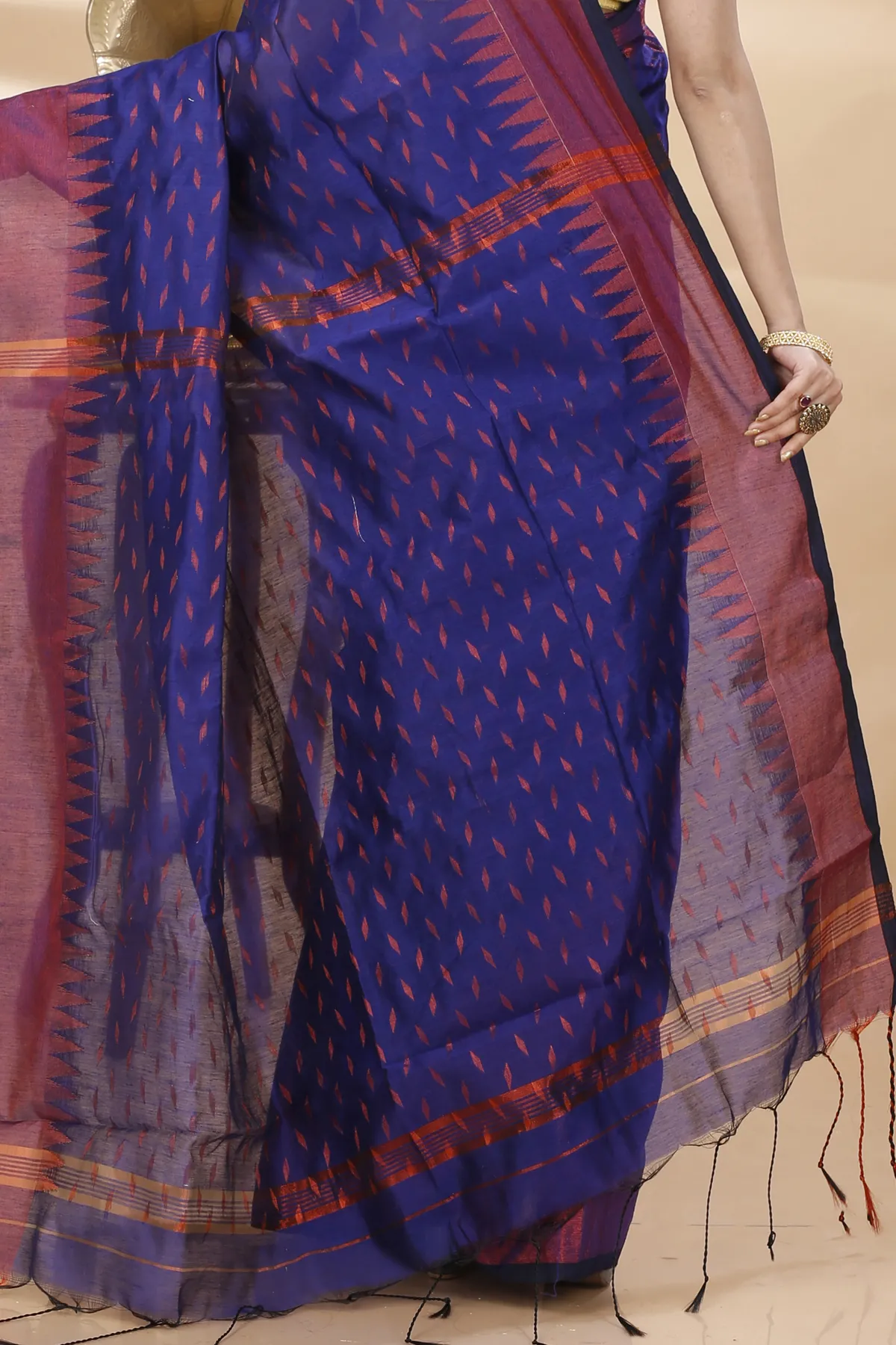 DipDiya Blended Cotton Naby Blue Prisha Masterfully Woven Handloom Sarees