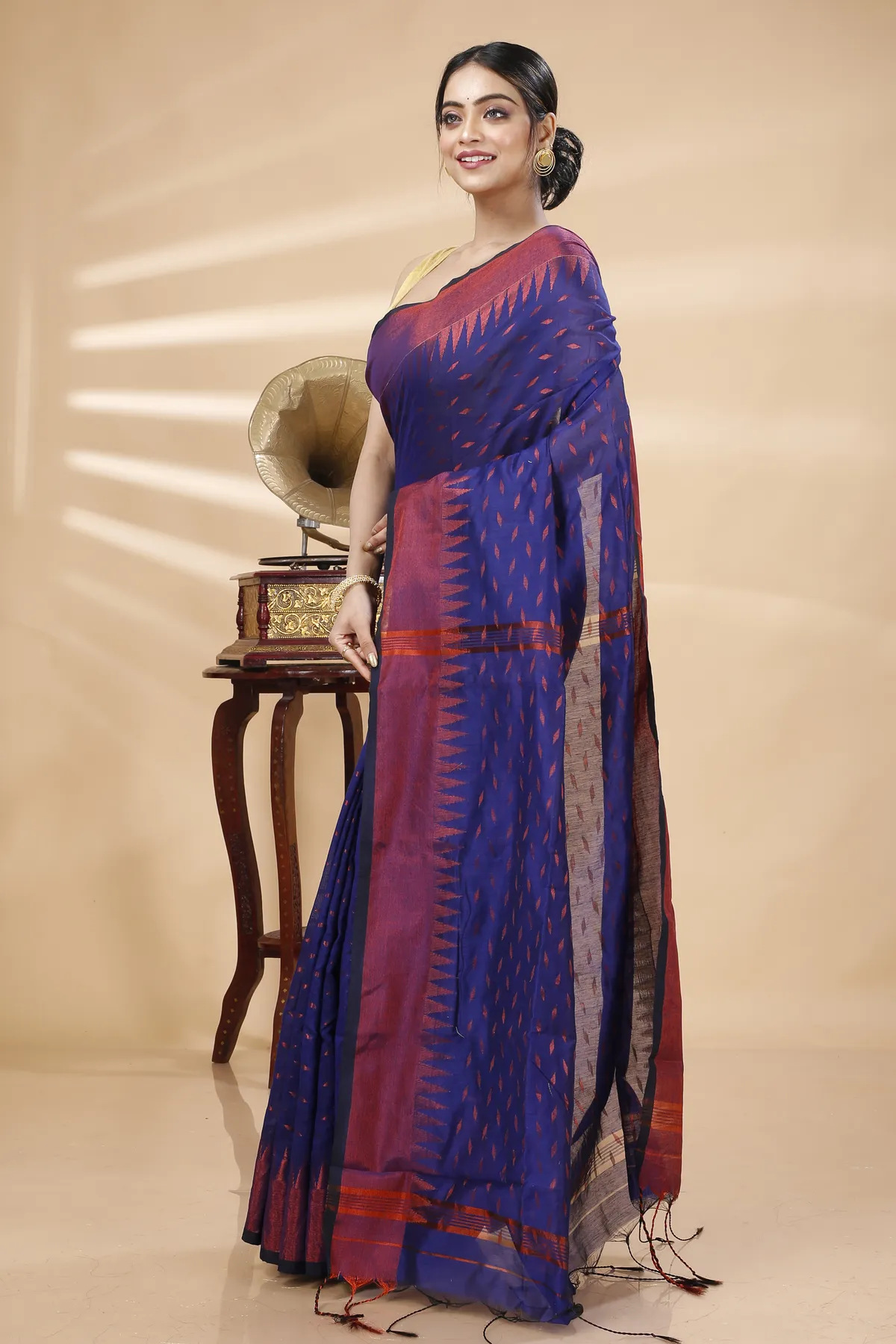 DipDiya Blended Cotton Naby Blue Prisha Masterfully Woven Handloom Sarees