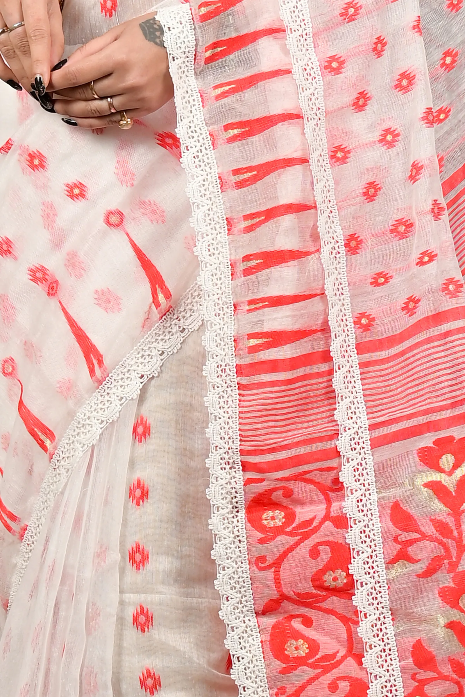 DipDiya Blended Cotton Off-White Red Fipui Artisan Crafted Jamdani Sarees
