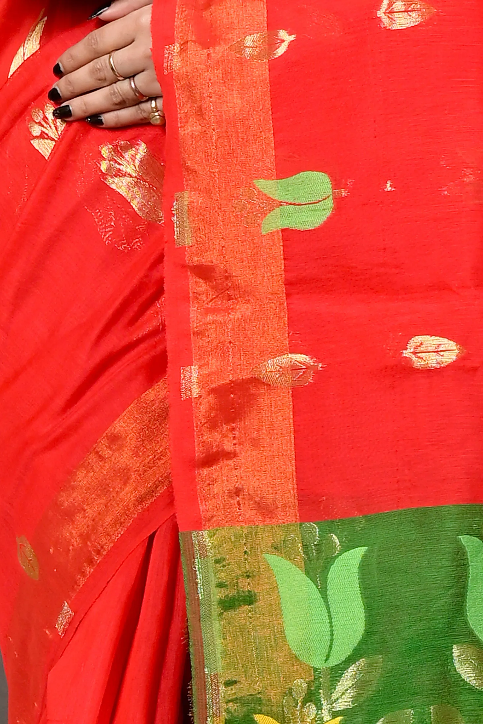 DipDiya Blended Cotton Red Green Foyani Grace of Bengal Handloom Sarees