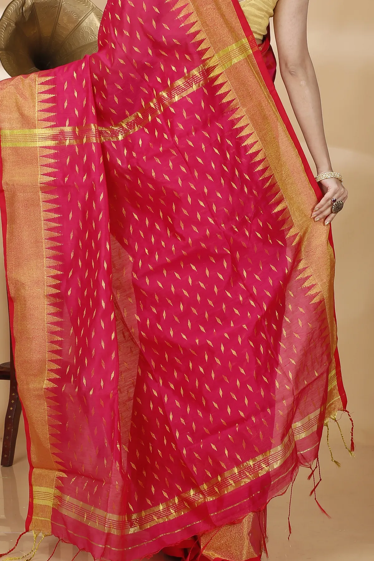 DipDiya Blended Cotton Red Prisha Loom to Love Handloom Sarees