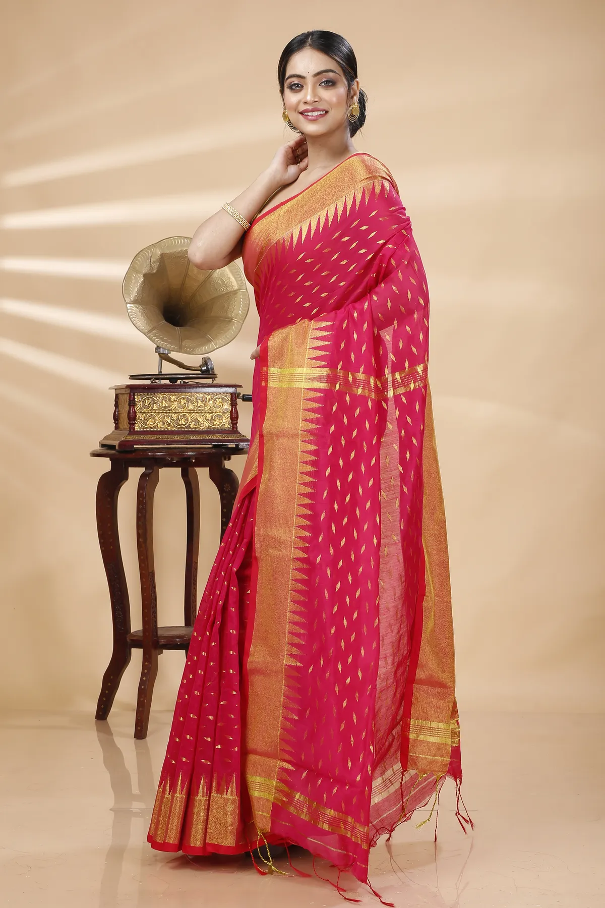 DipDiya Blended Cotton Red Prisha Loom to Love Handloom Sarees