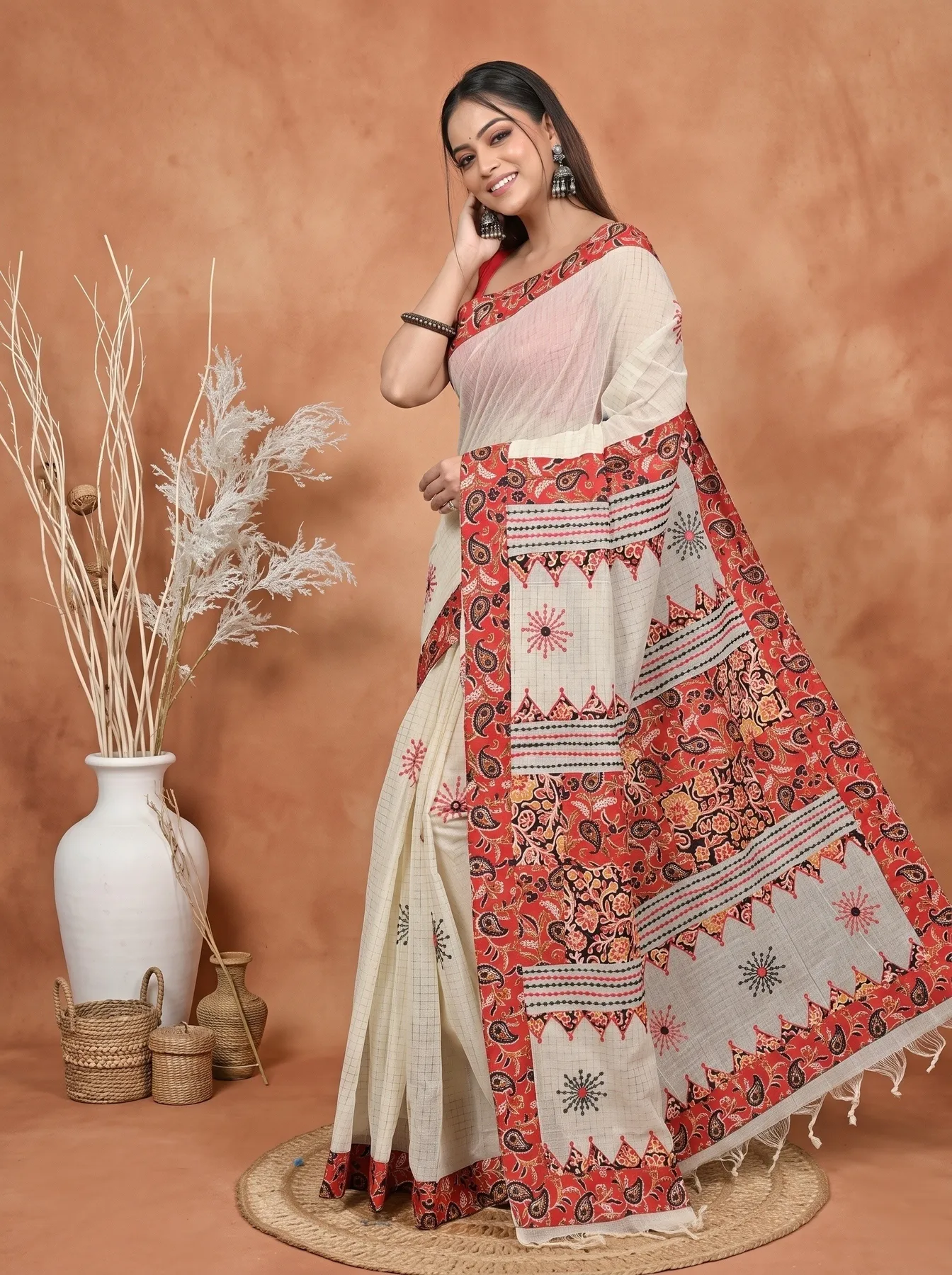 DipDiya Blended Cotton Red White  Aplika Mix Heritage of Bengali Applique Sarees