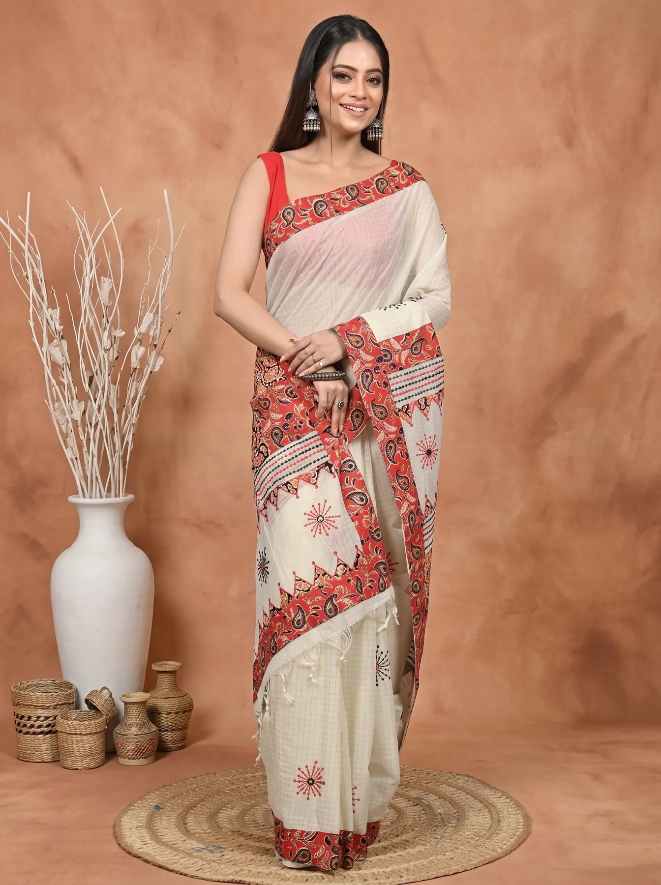 DipDiya Blended Cotton Red White  Aplika Mix Heritage of Bengali Applique Sarees