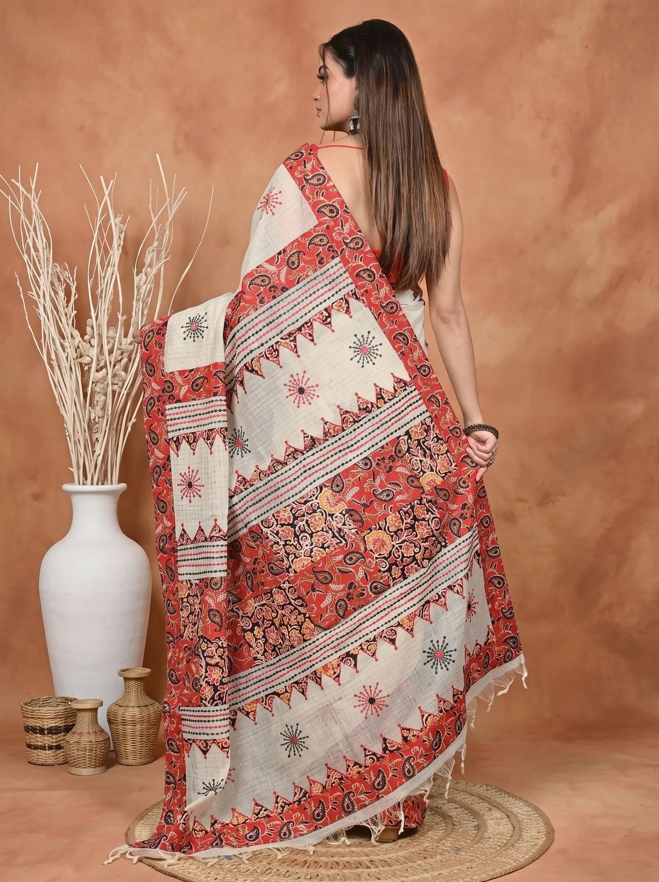 DipDiya Blended Cotton Red White  Aplika Mix Heritage of Bengali Applique Sarees